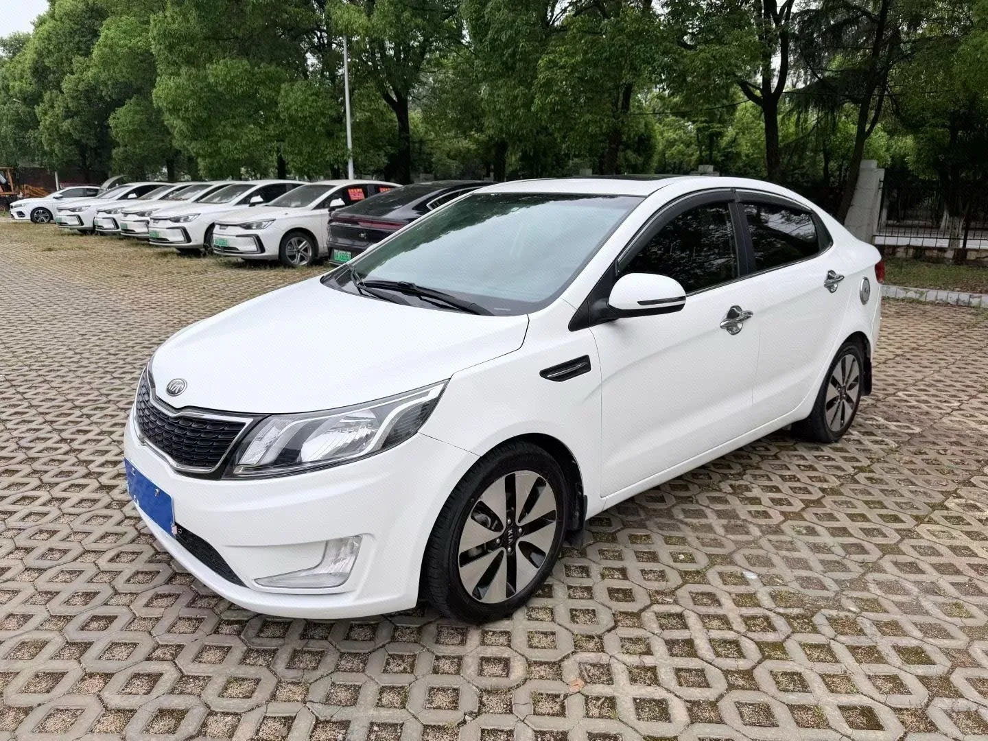 Kia K2 2012 Sedan 1.6L AT Premium Commemorative Edition
