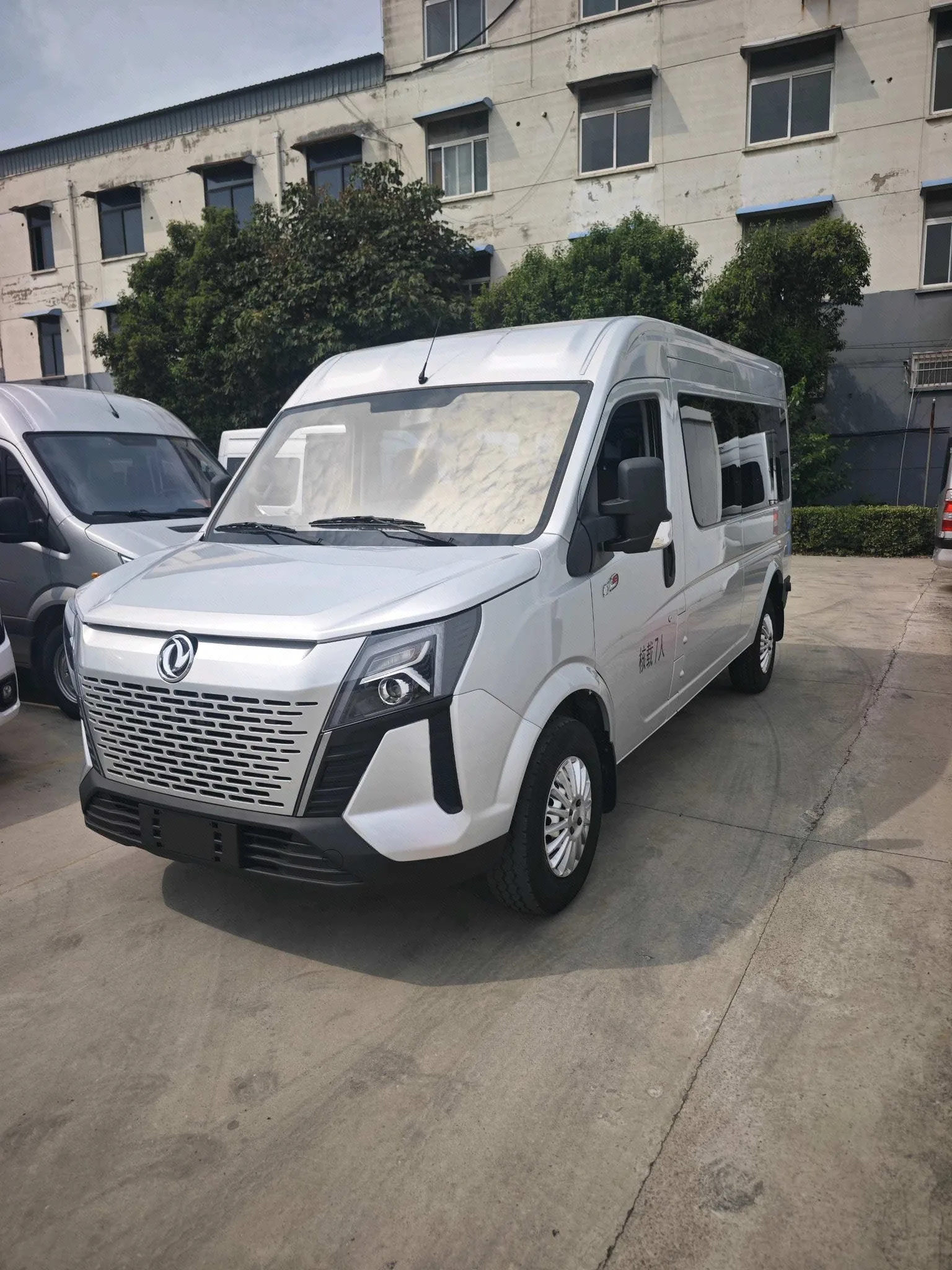 Dongfeng Bus 2023 Yufeng 2.0T V9+ Front-Wheel Drive Multi-Purpose Mid-Axle High-Roof 7/8/9-Seater Manual Transmission