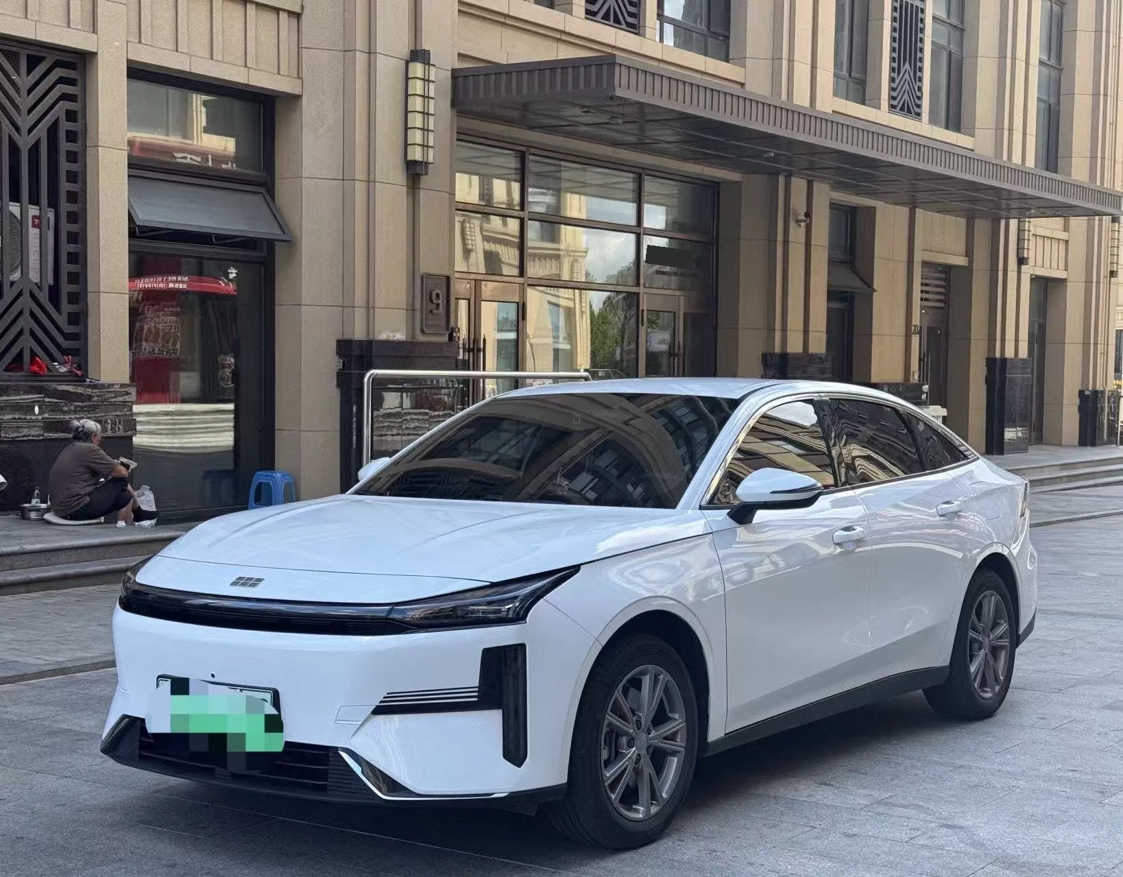 Geely Galaxy 2025 L6 EM-i 1.5 140km Long Range Edition, Automatic Transmission