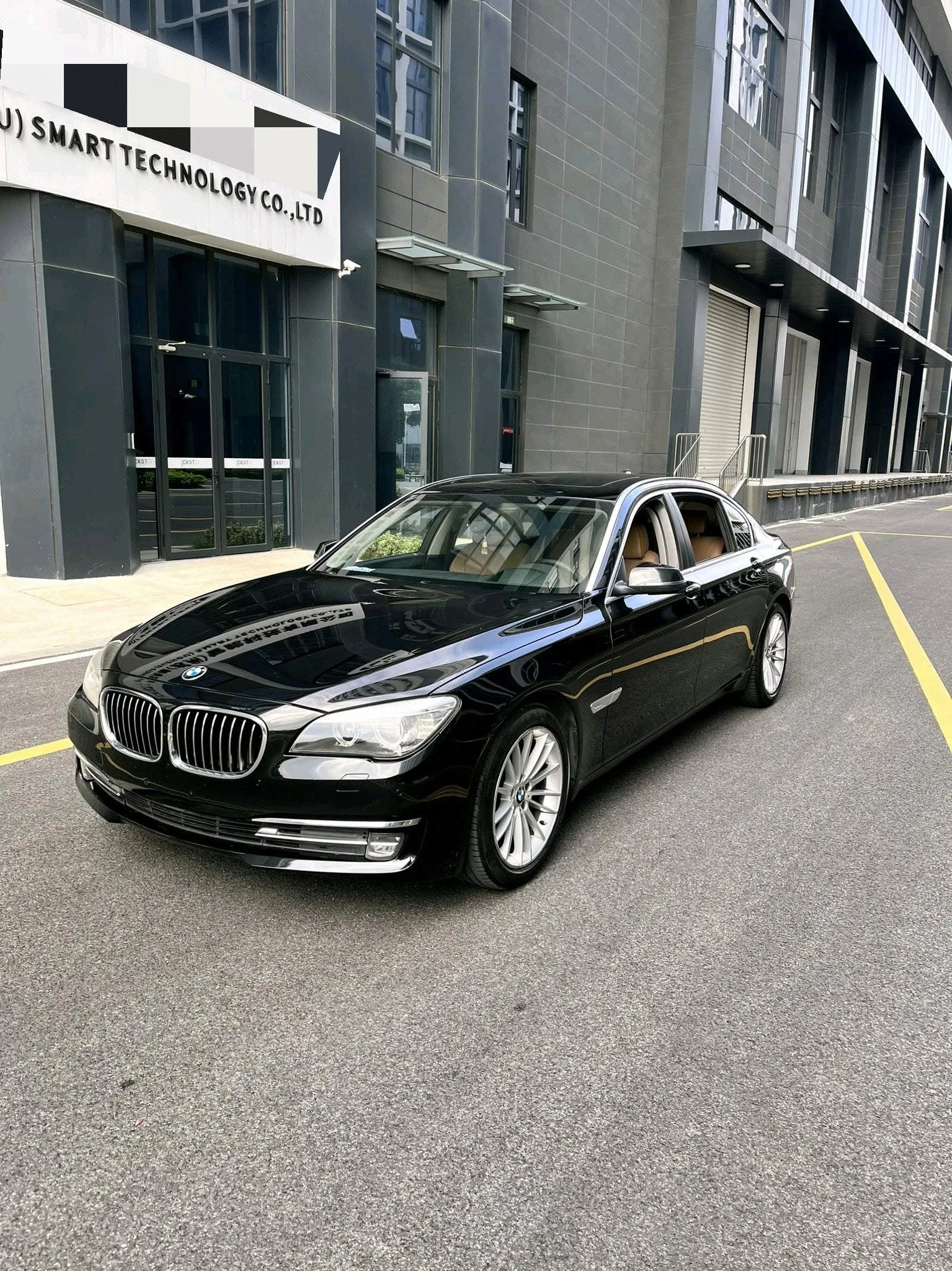 2013 BMW 7 Series 740Li Leading Edition