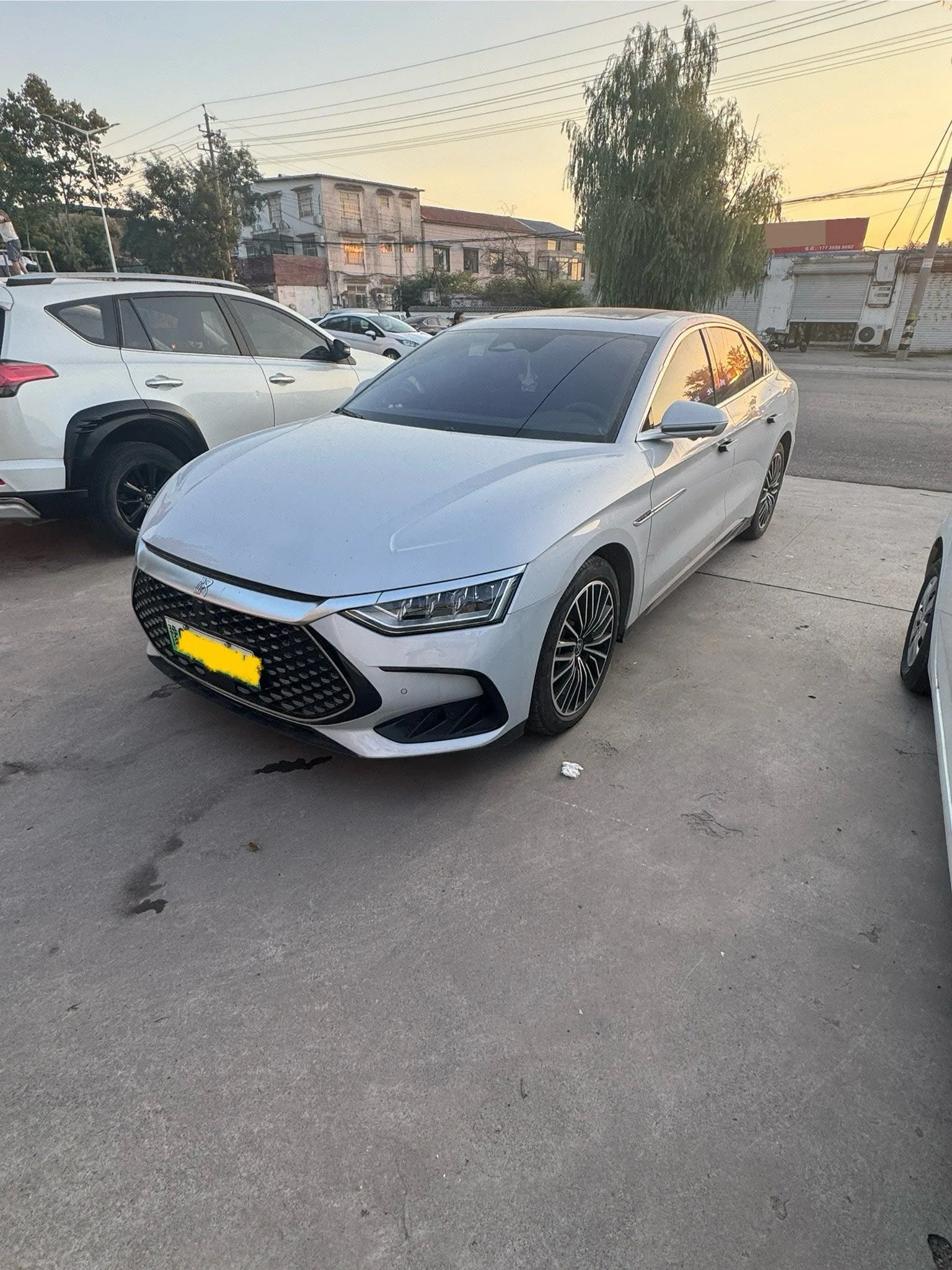 BYD 2024 Han DM-i 1.5T CVT Glory Edition 121KM Premium Automatic