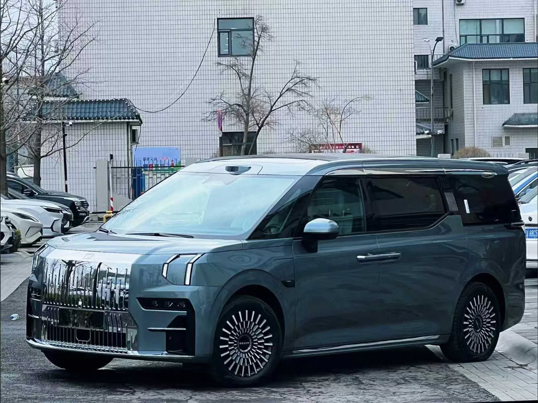 2024 Jike 009 Six-Seat Executive Edition AWD 108kWh Automatic