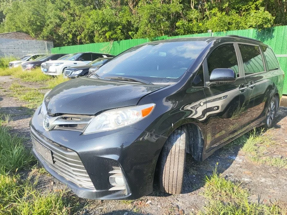 Toyota Sienna (Imported) 2019 Model Year Sienna 3.5 XLE Mobility Auto Access, 2WD, 7-Seater, U.S. Spec, Automatic Transmission