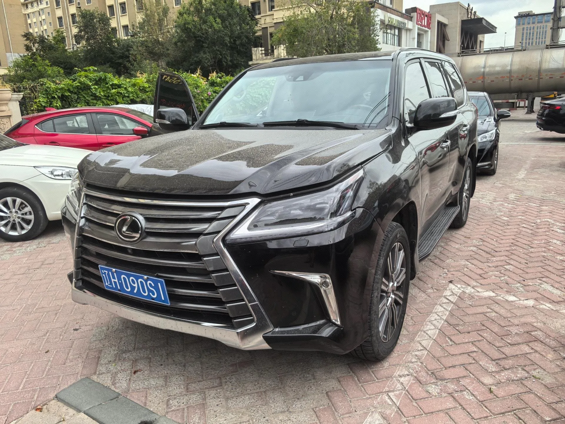 2017 Lexus LX 570 Premium Luxury Edition