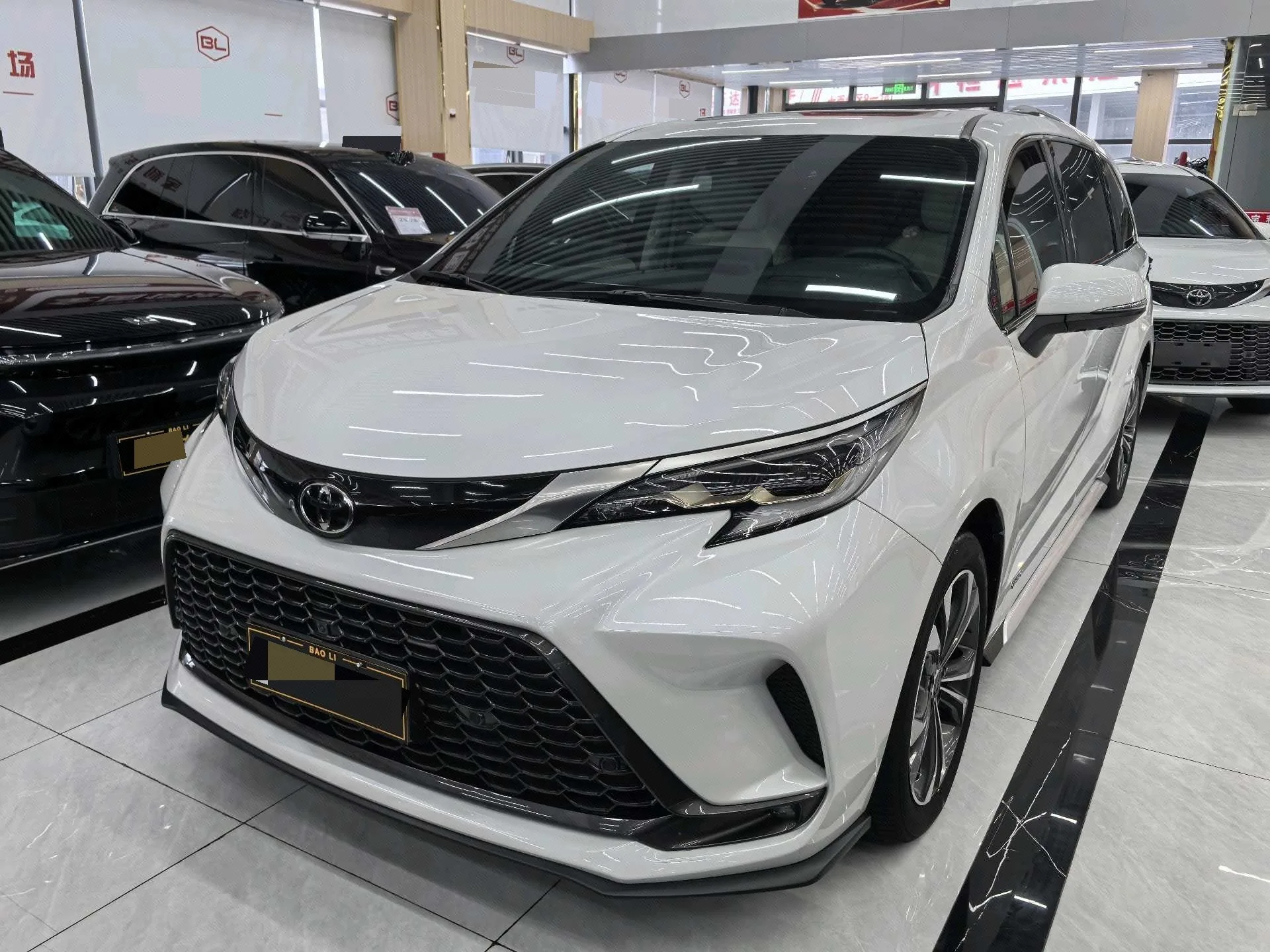 Toyota 2024 Grevia Hybrid 2.5 CVT Prestige ULTRA Edition, Automatic Transmission