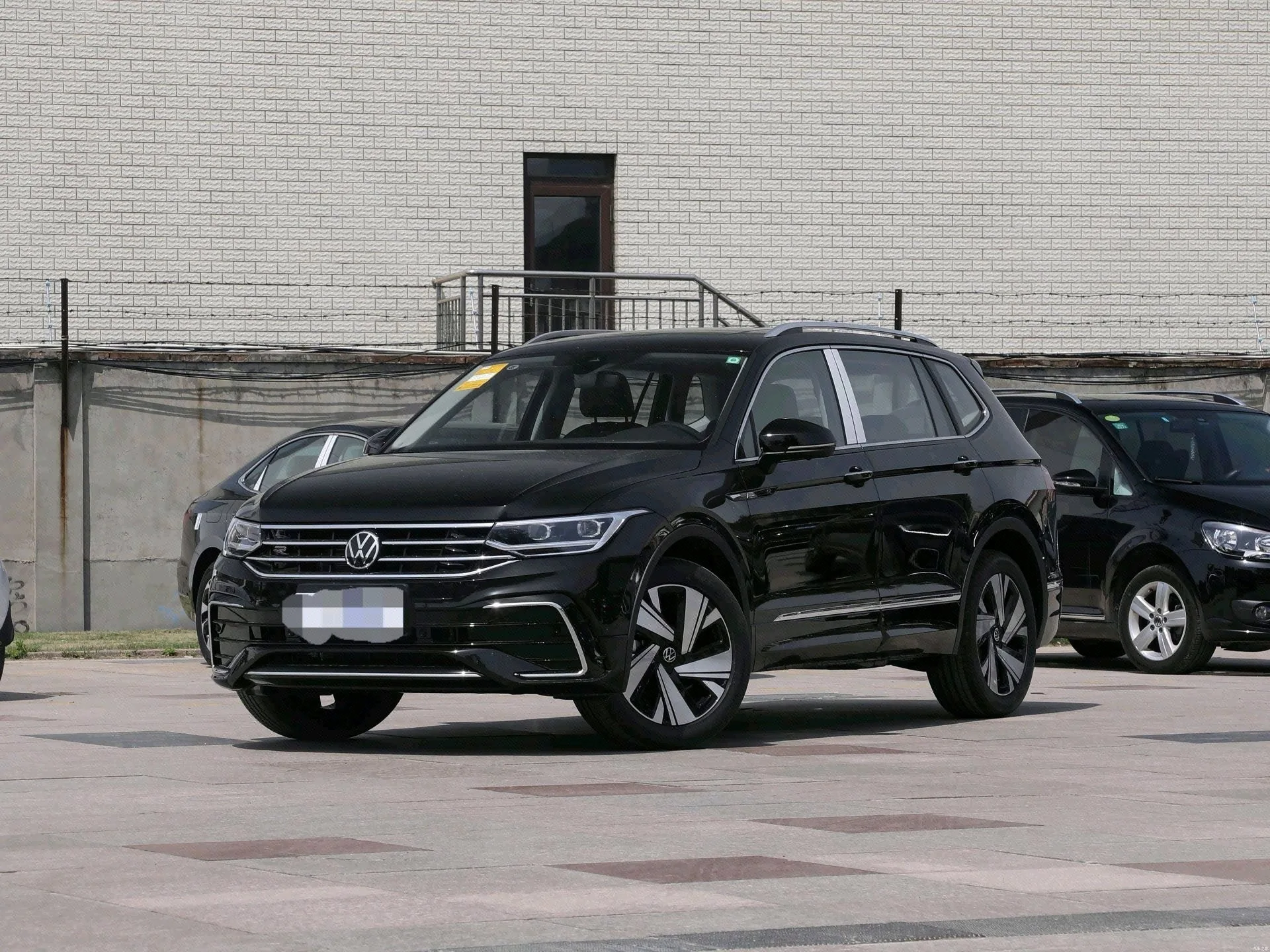 Tiguan L 2023 330TSI Automatic 2WD R-Line Premium Edition