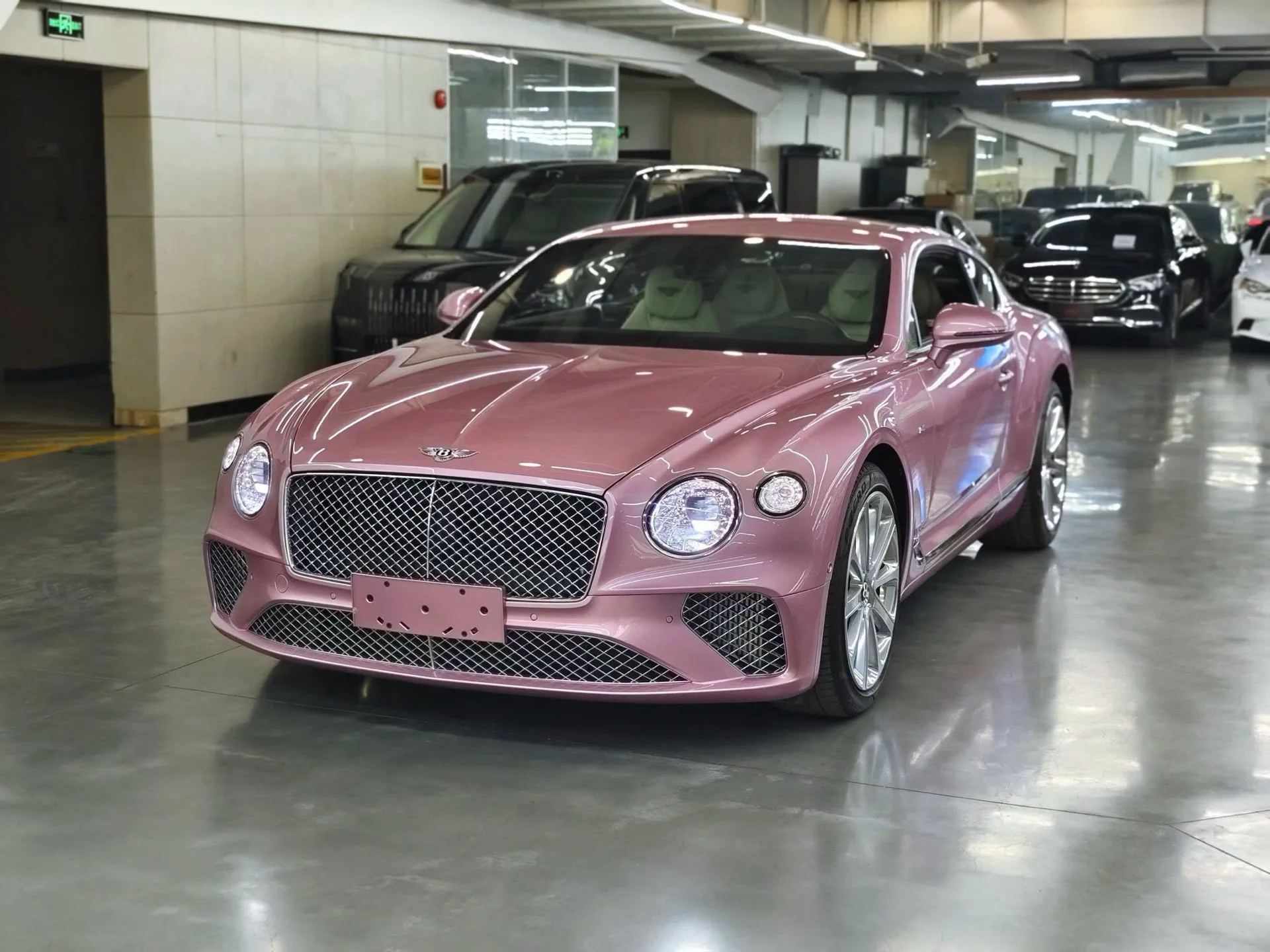 Euroland 2022 4.0T GT V8