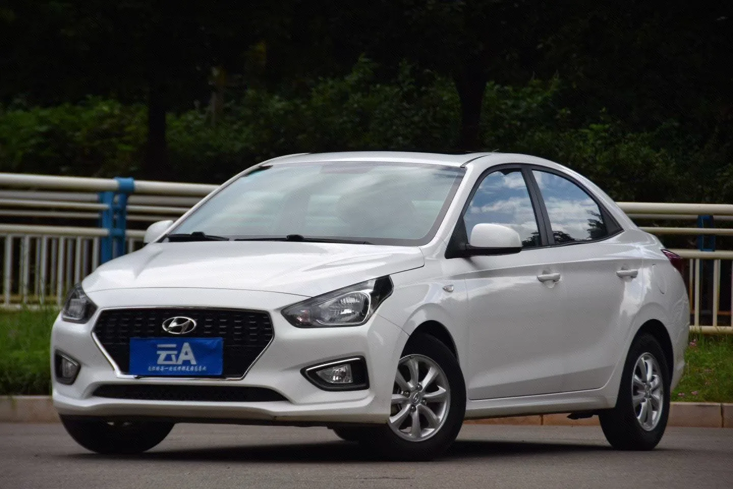 2017 Hyundai Reina 1.4 GLS with Sunroof (Manual Transmission)