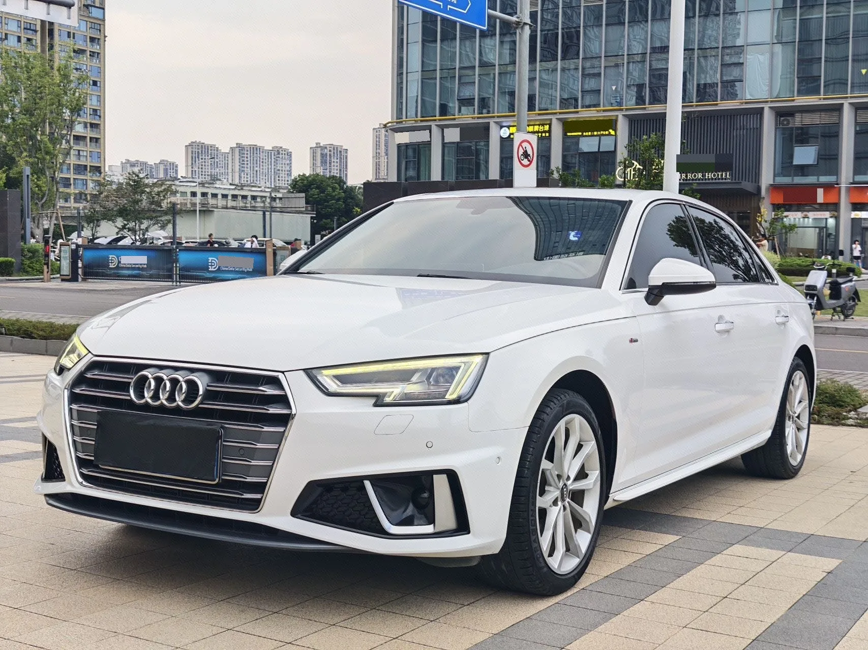 Audi A4L 2019 40 TFSI Fashion Edition (China VI Emission Standard)