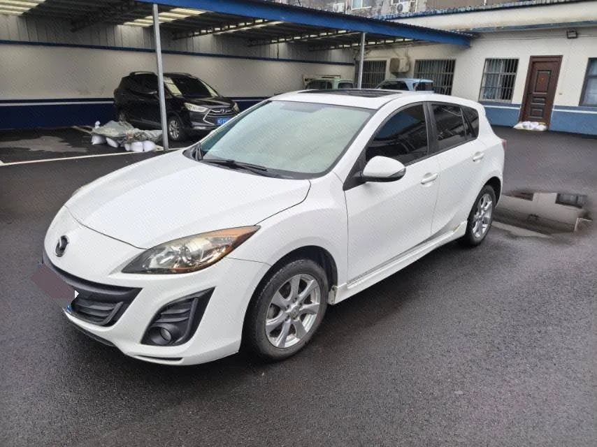 Mazda3 Axela 2015 Hatchback 2.0L Automatic Sport