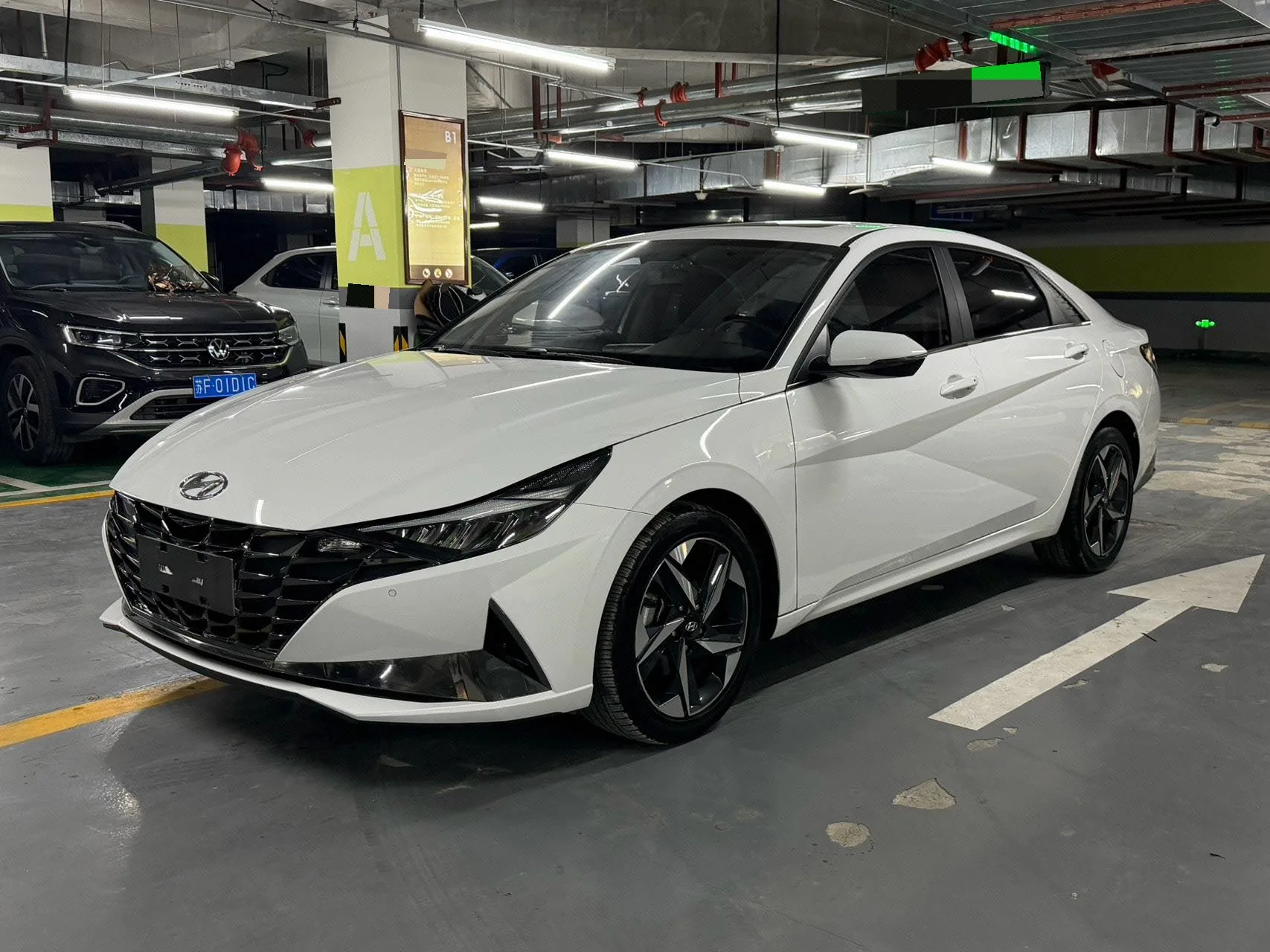 Hyundai Elantra 2022 1.5L CVT LUX Premium Edition