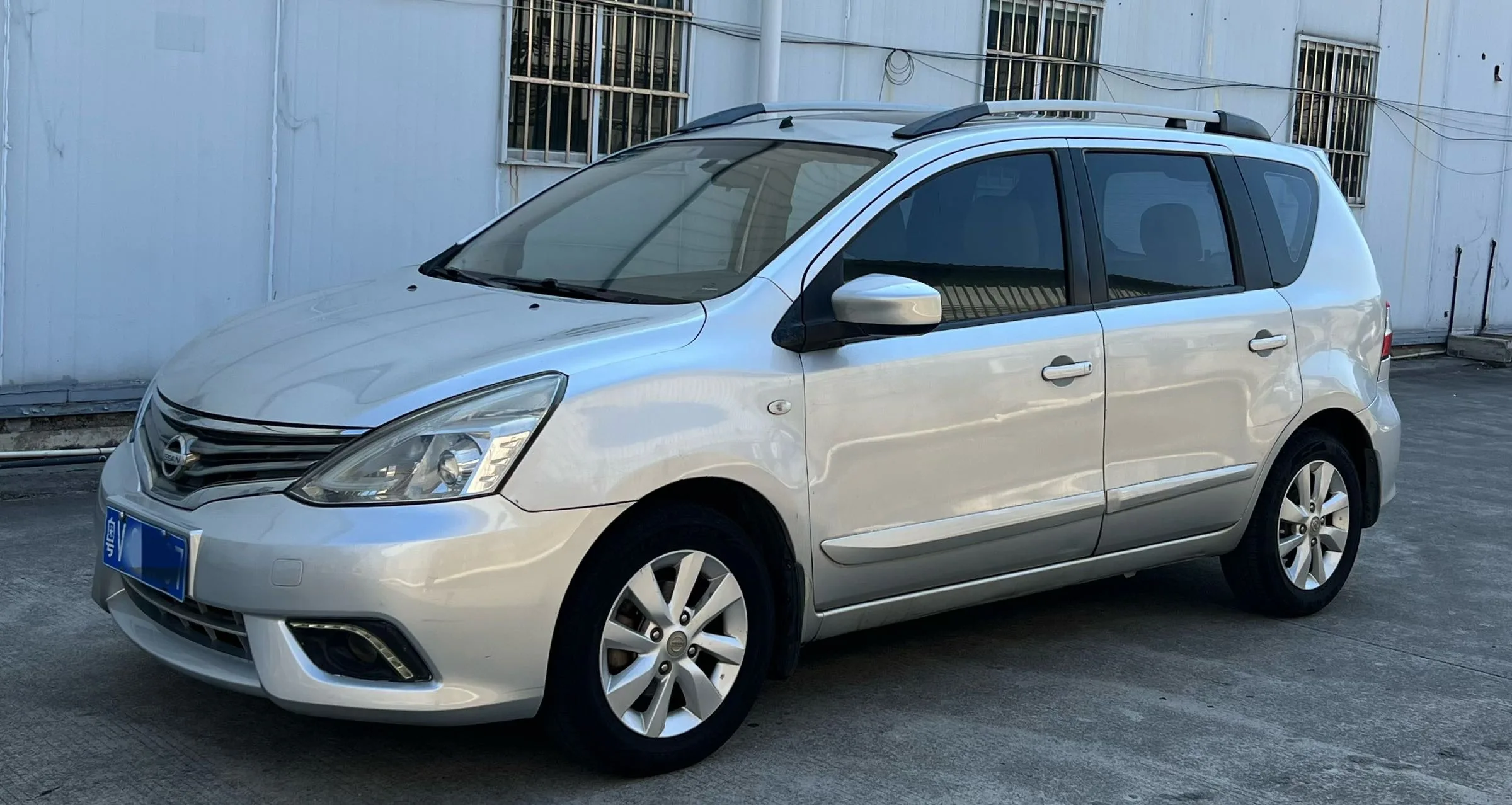 Nissan Livina 2013 1.6XL CVT Luxury Edition