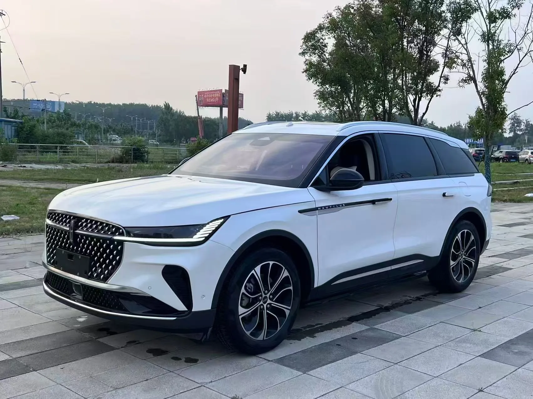 Navigator 2023 2.0T AWD Premium Edition