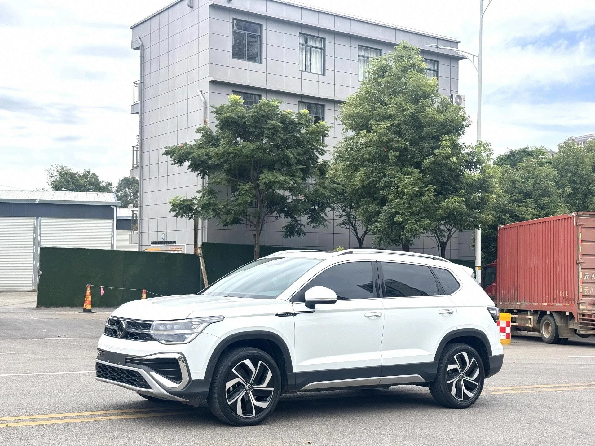 Volkswagen 2023 Tharu 1.5TSI 300TSI 2WD Full Moon Edition Automatic