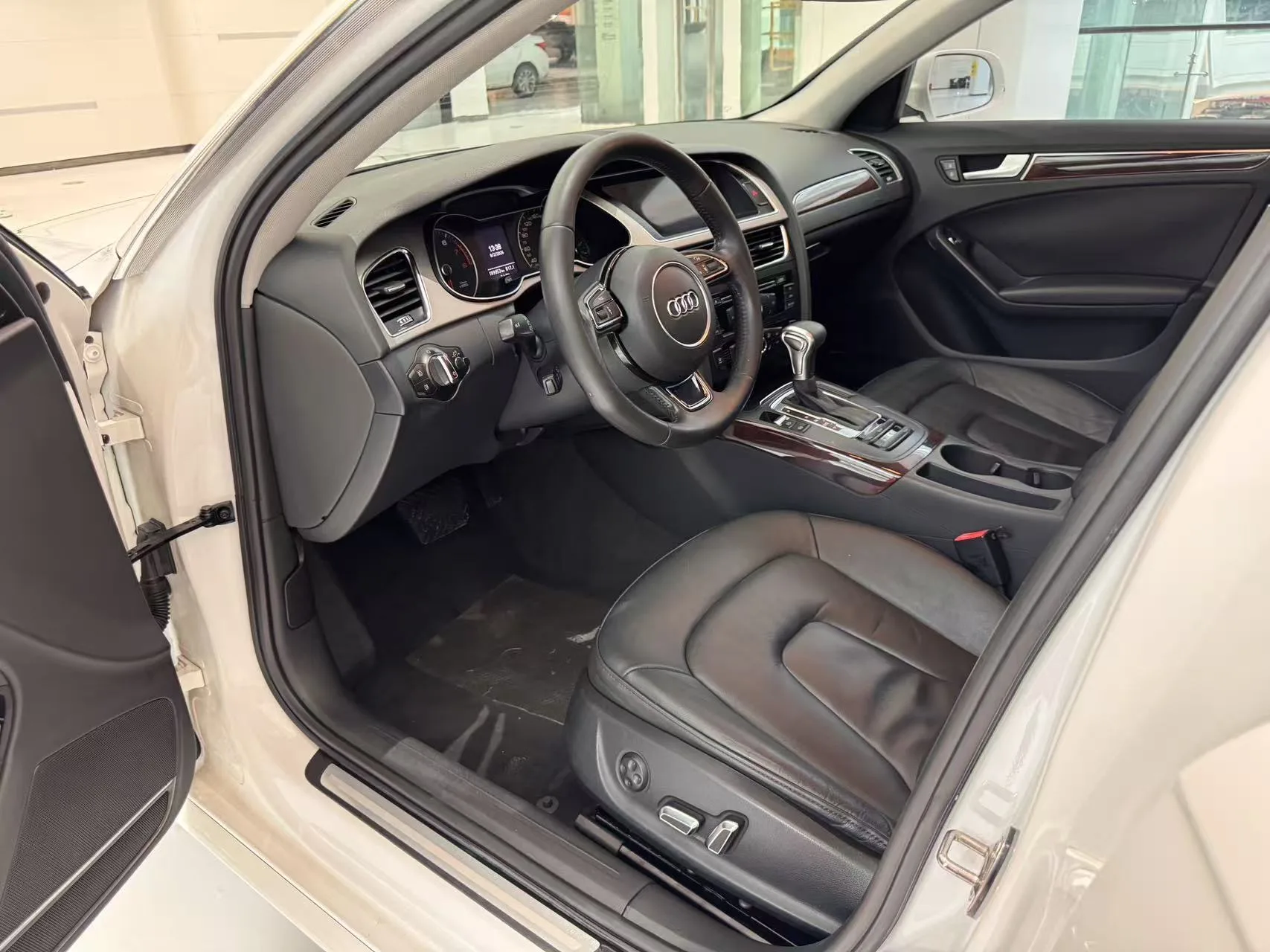 2013 Audi A4L 35 TFSI Automatic Standard Model