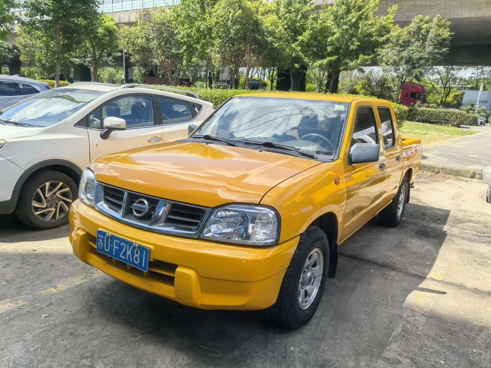 2013 Nissan D22 Pickup, 2.4L, 2WD, Gasoline, Premium Trim, Manual Transmission