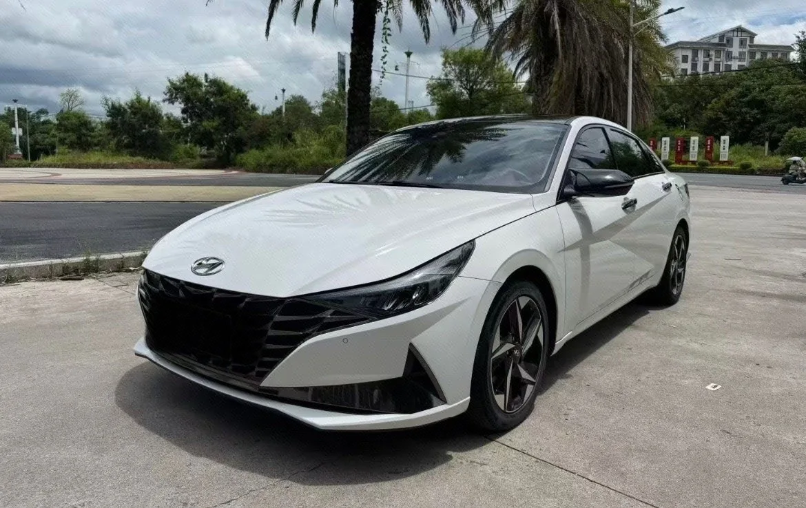 Hyundai Elantra 2022 1.5L CVT LUX Premium Edition