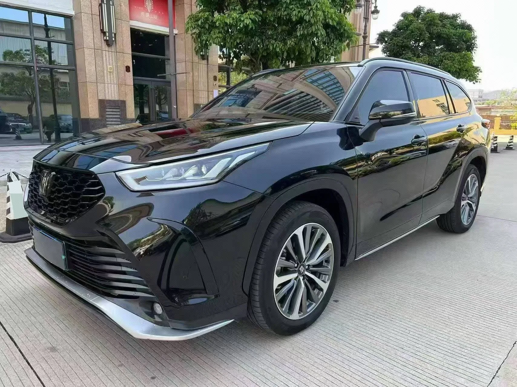 Toyota 2024 Crown Land Cruiser HEV 2.5 CVT 4WD Luxury Automatic