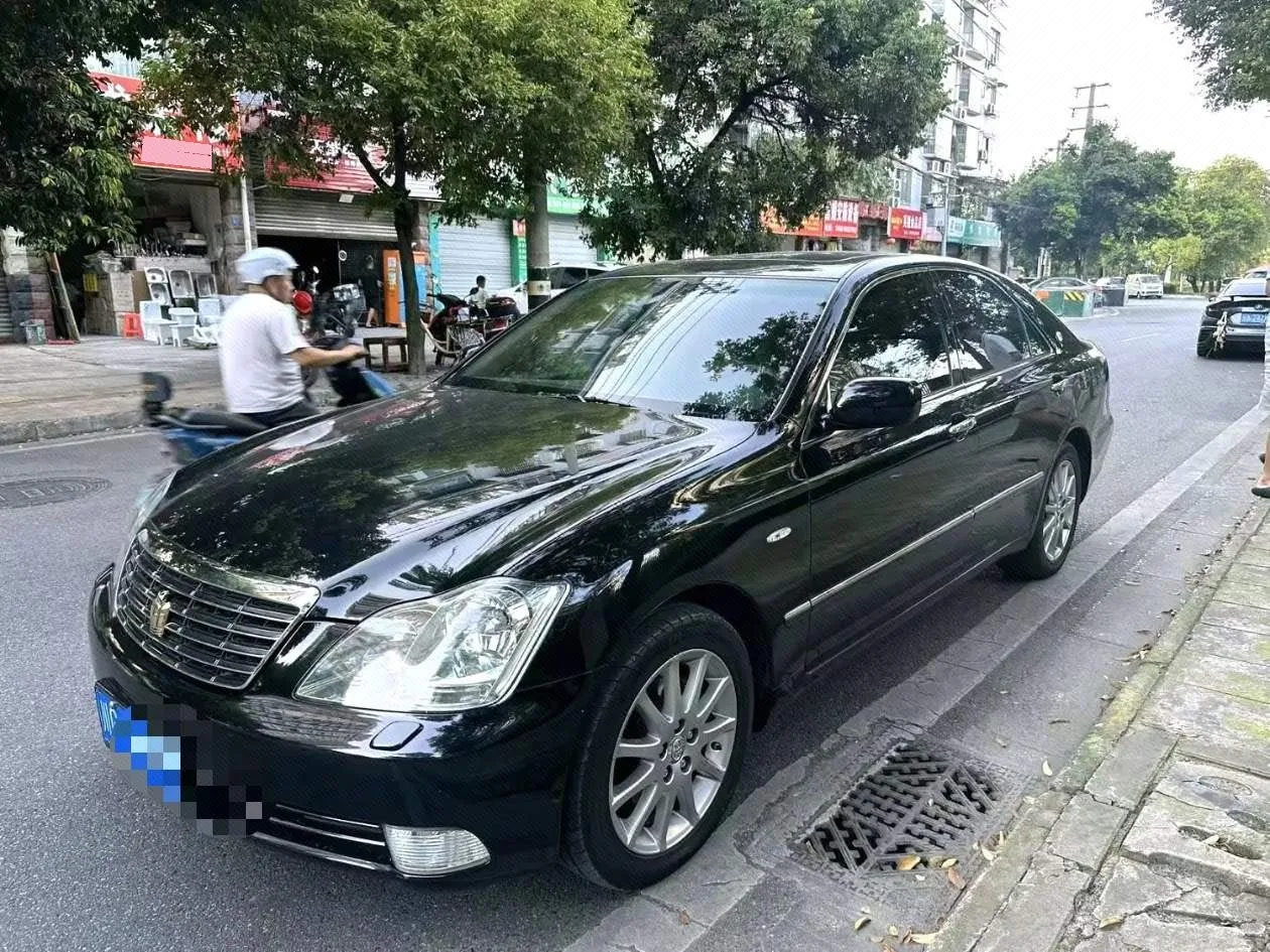 Crown 2007 Model Year 3.0L Royal Saloon with Stylish Navigation System