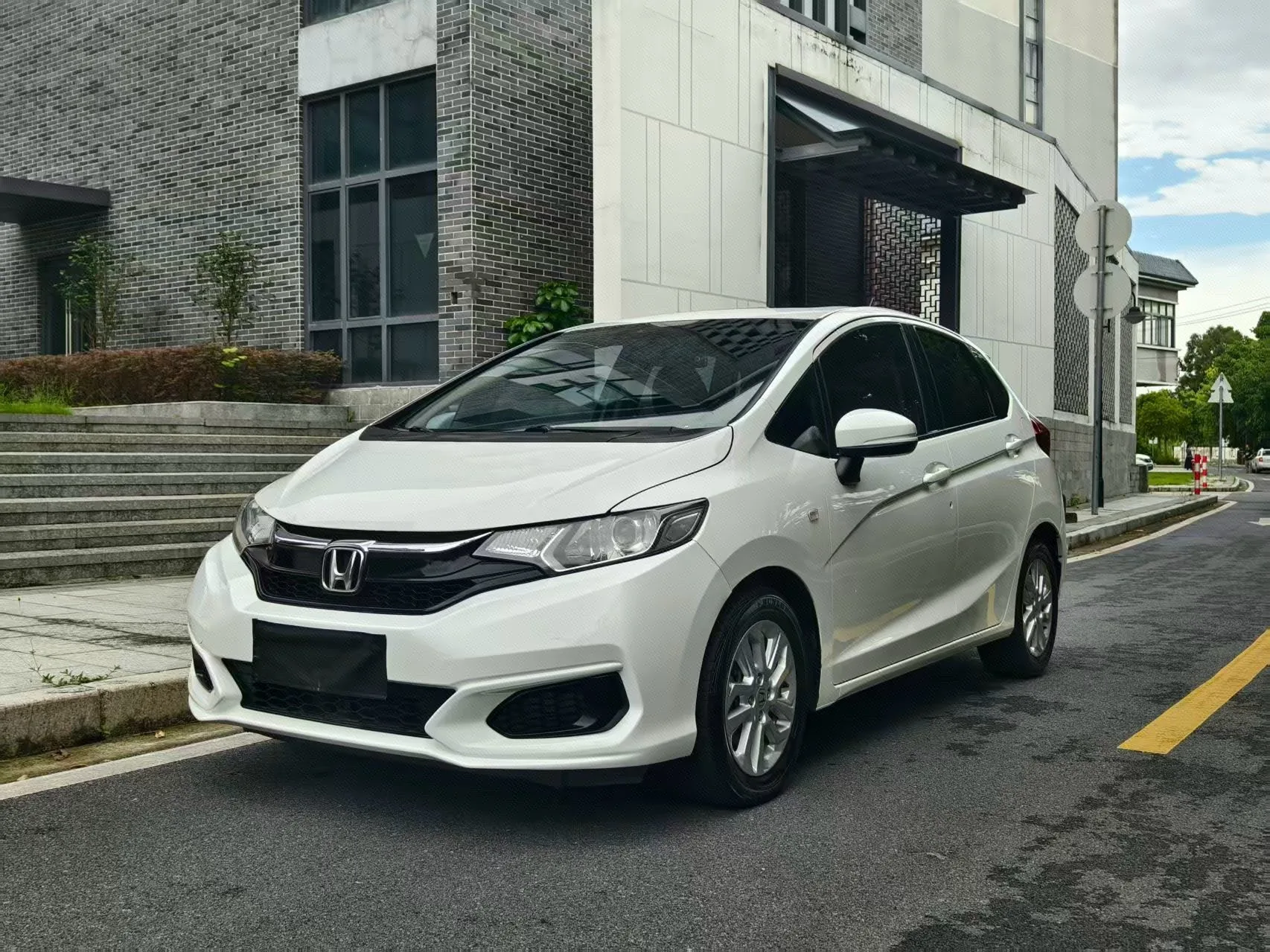 Honda Fit 2018 1.5L CVT Comfort Sunroof Edition