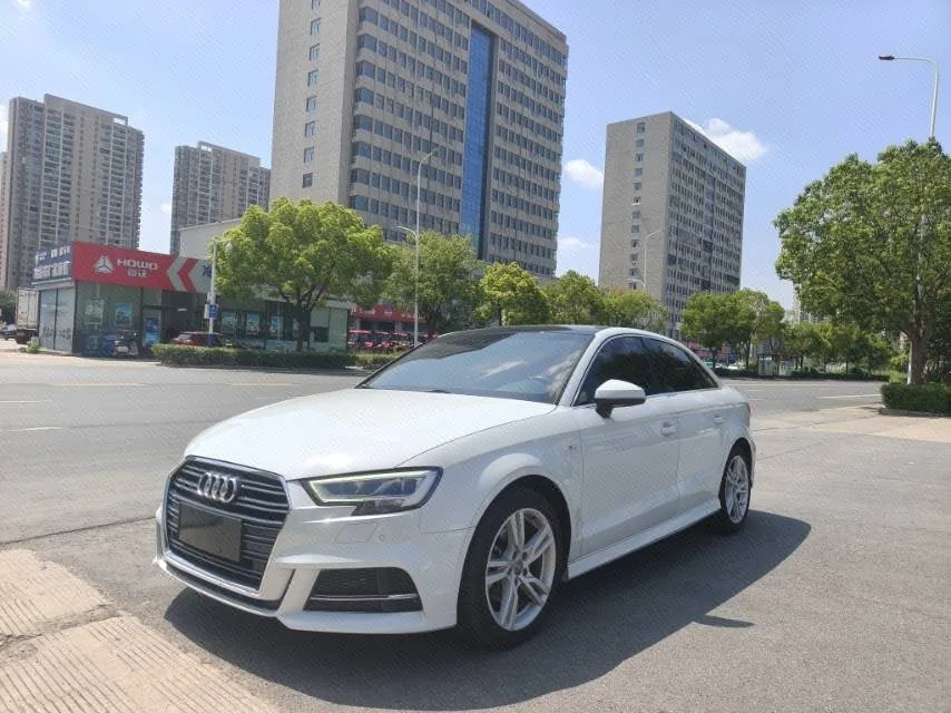 Audi A3 2018 30th Anniversary Edition Limousine 35 TFSI Fashion