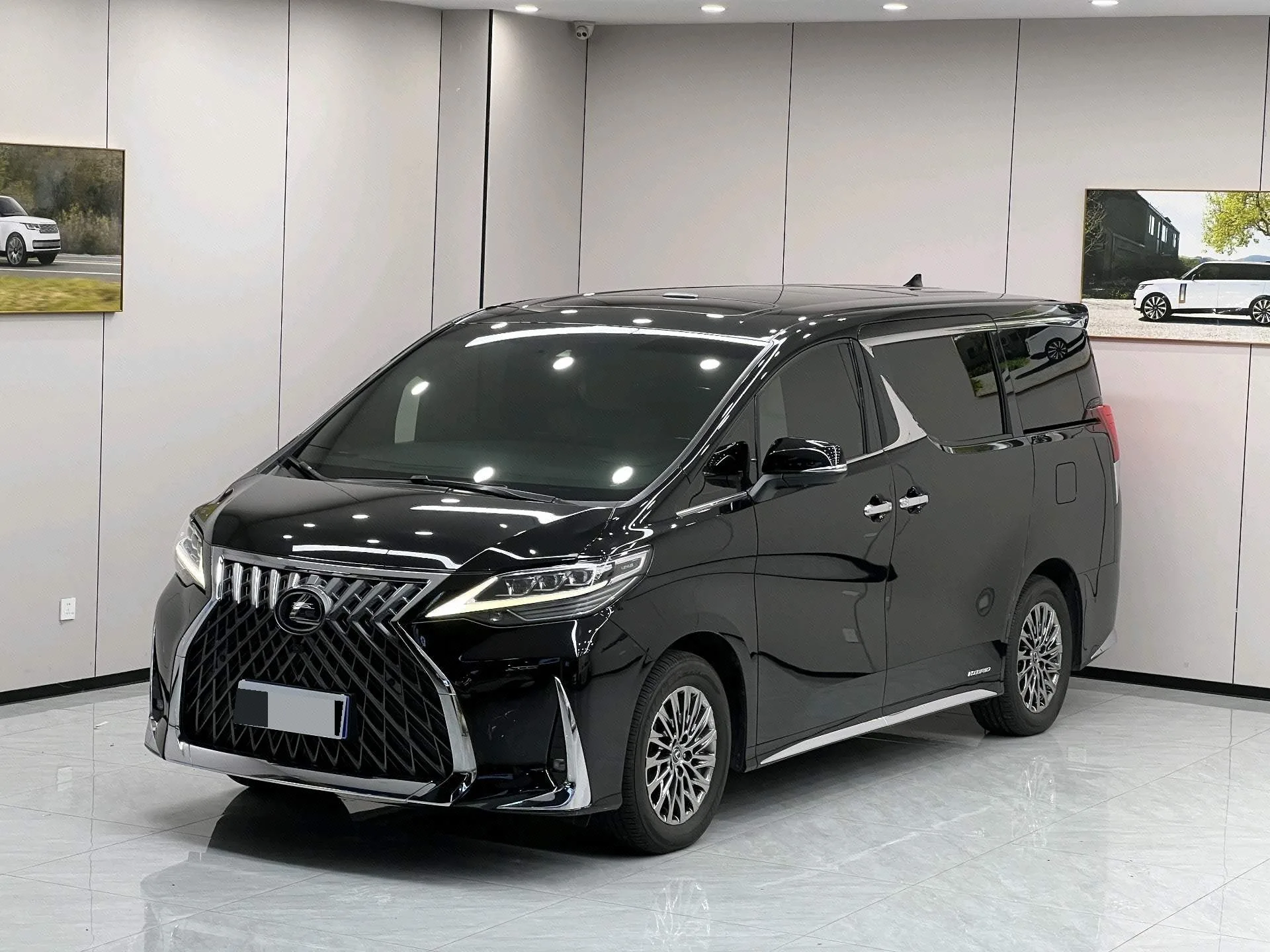2020 Lexus LM 300h Four-Seater "Imperial" Edition