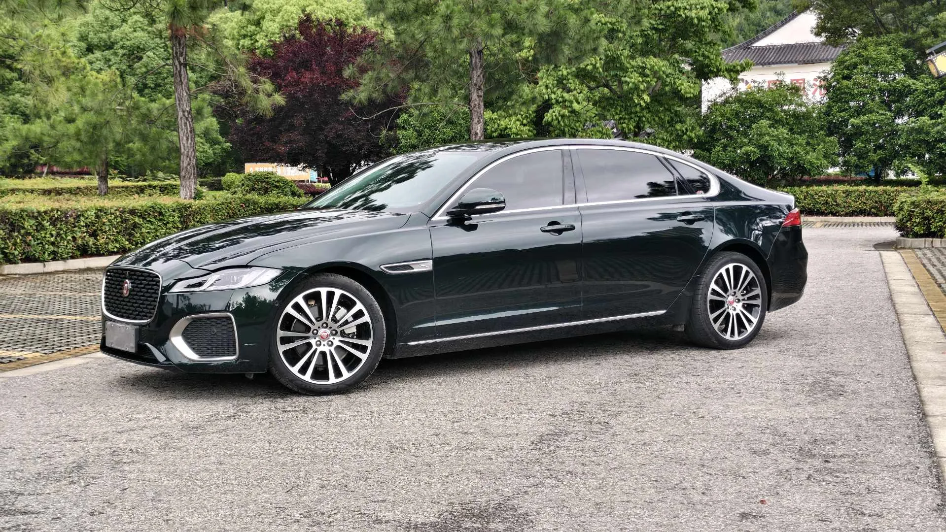 2024 Jaguar XFL 2.0T P250 Front-Wheel Drive Premium Luxury Edition