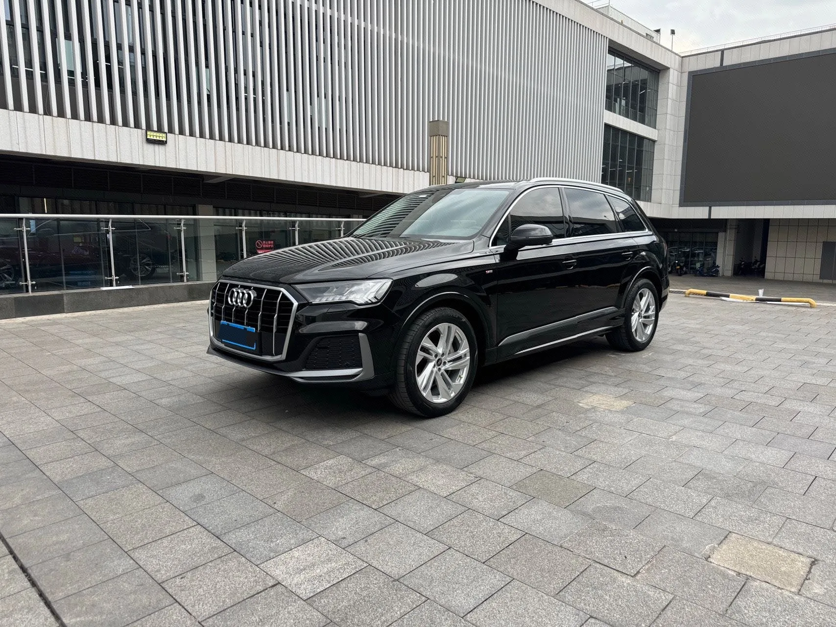 Audi Q7 (Imported) 2023 Q7 2.0TFSI 45TFSI Quattro S line Sport Automatic