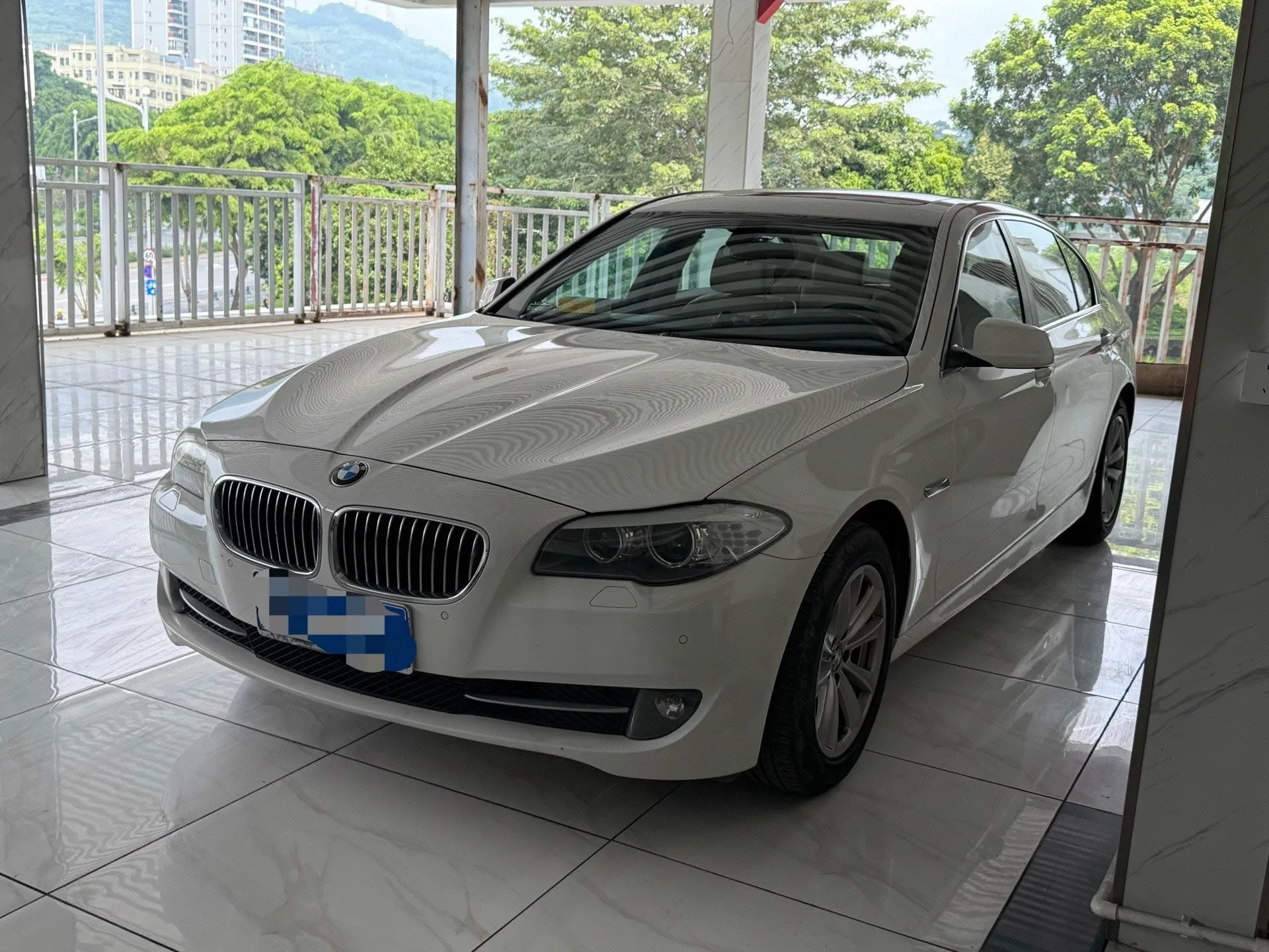 2013 BMW 5 Series 525Li Luxury