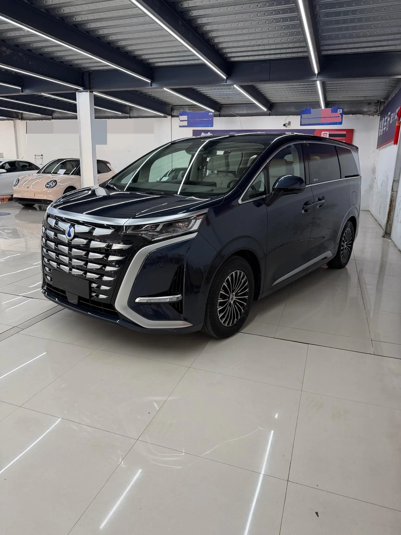 Denza D9 2022 DM-i 970 4WD Premium Edition