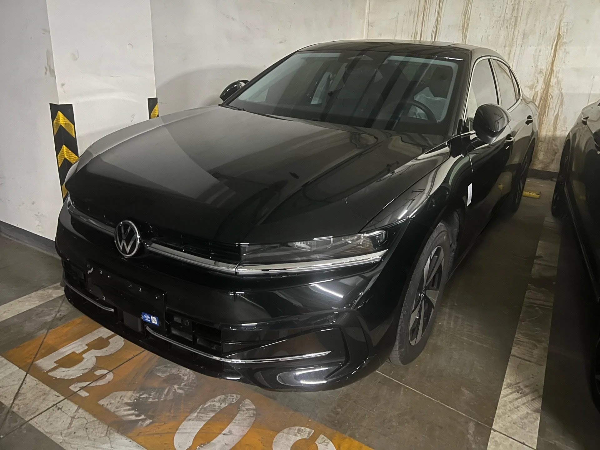 Volkswagen 2024 Magotan 1.5TSI 300TSI Premium Edition with Eye-Catching Package, Automatic Transmission