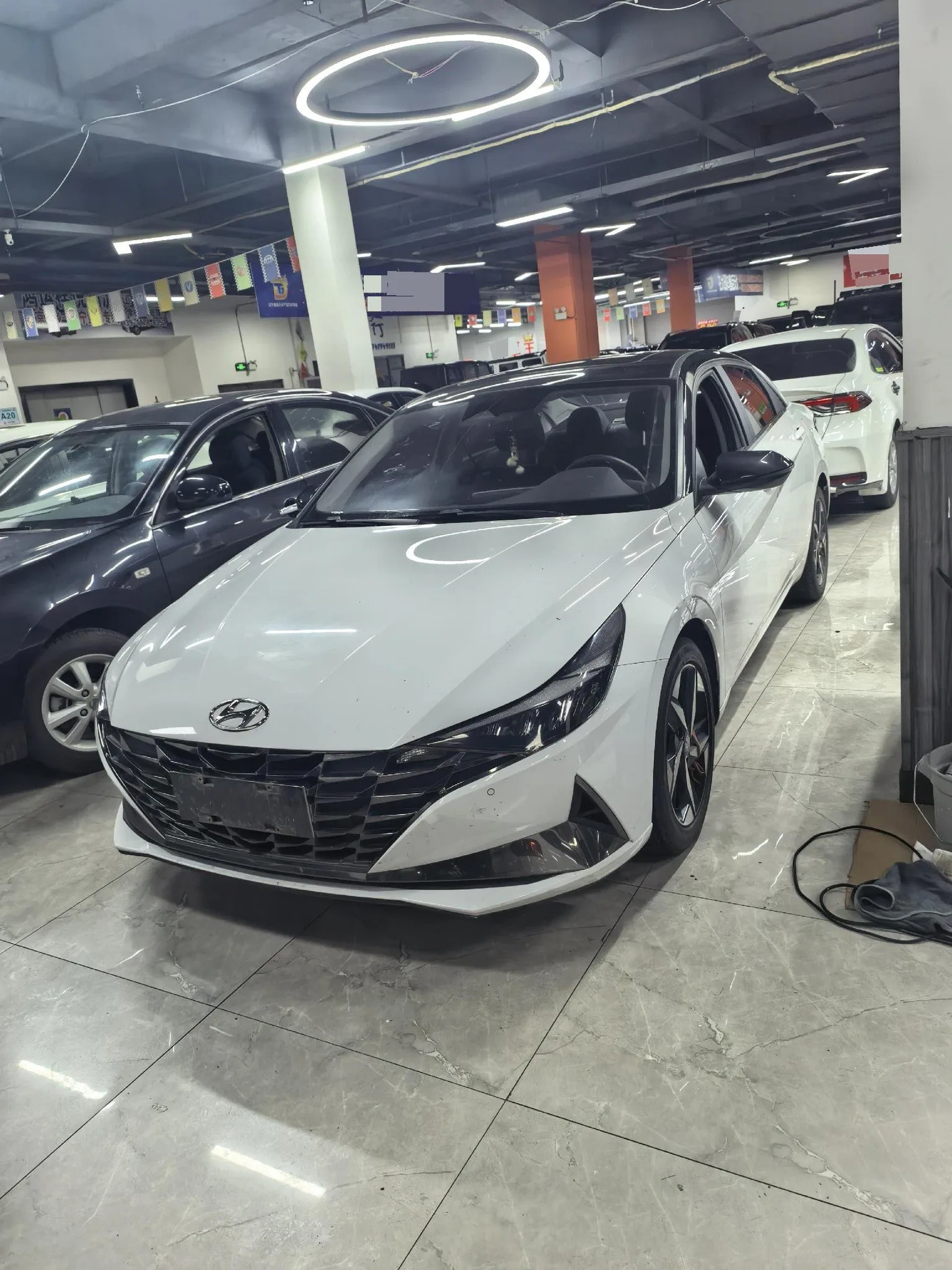 Hyundai Elantra 2022 1.5L CVT LUX Premium Edition