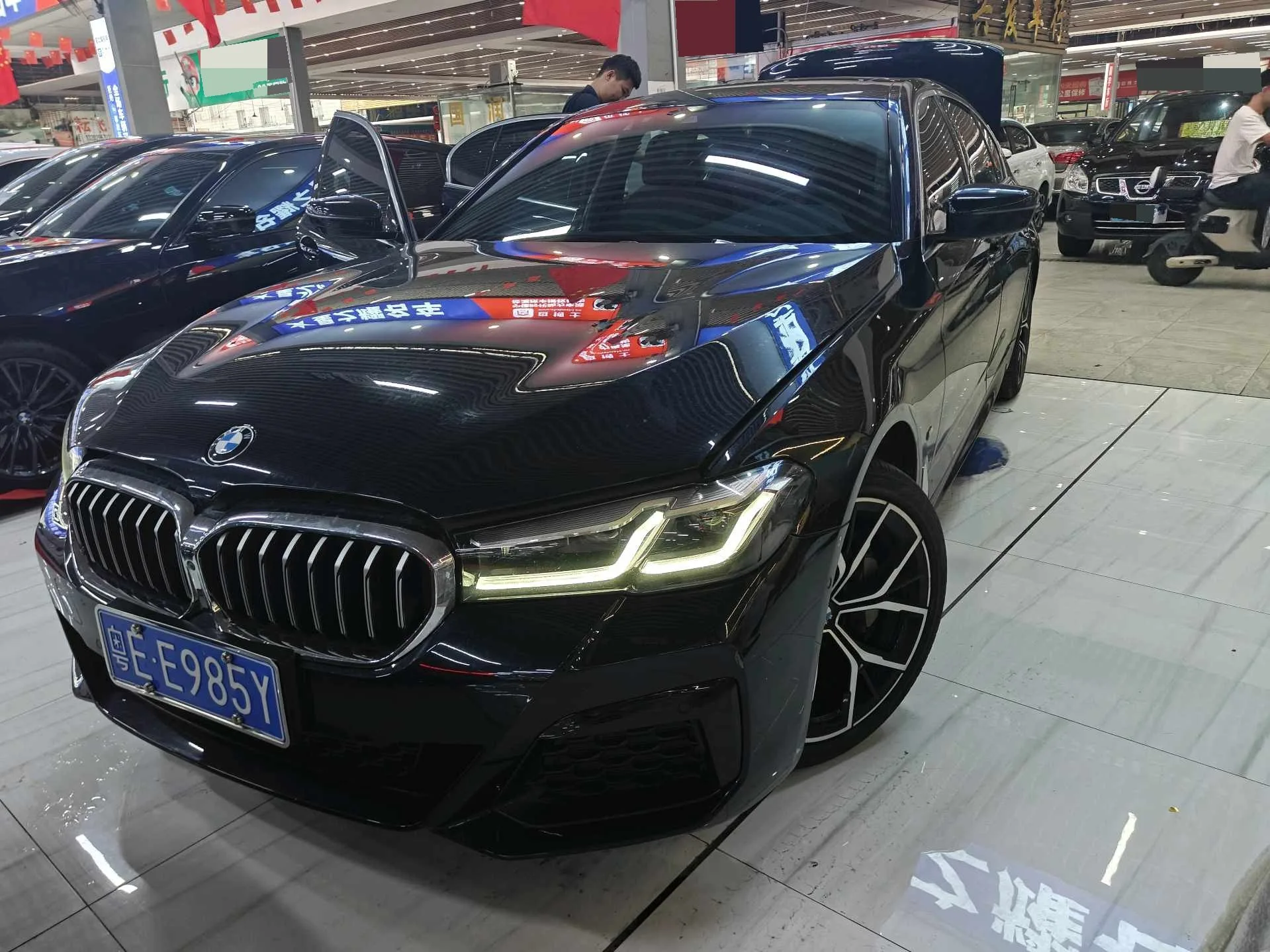 2022 BMW 5 Series (Mid-Cycle Facelift 2) 530Li Premium Line with M Sport Package