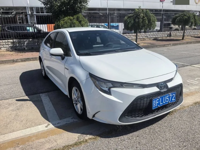 Levin 2022 Hybrid 1.8H E-CVT Leading Edition