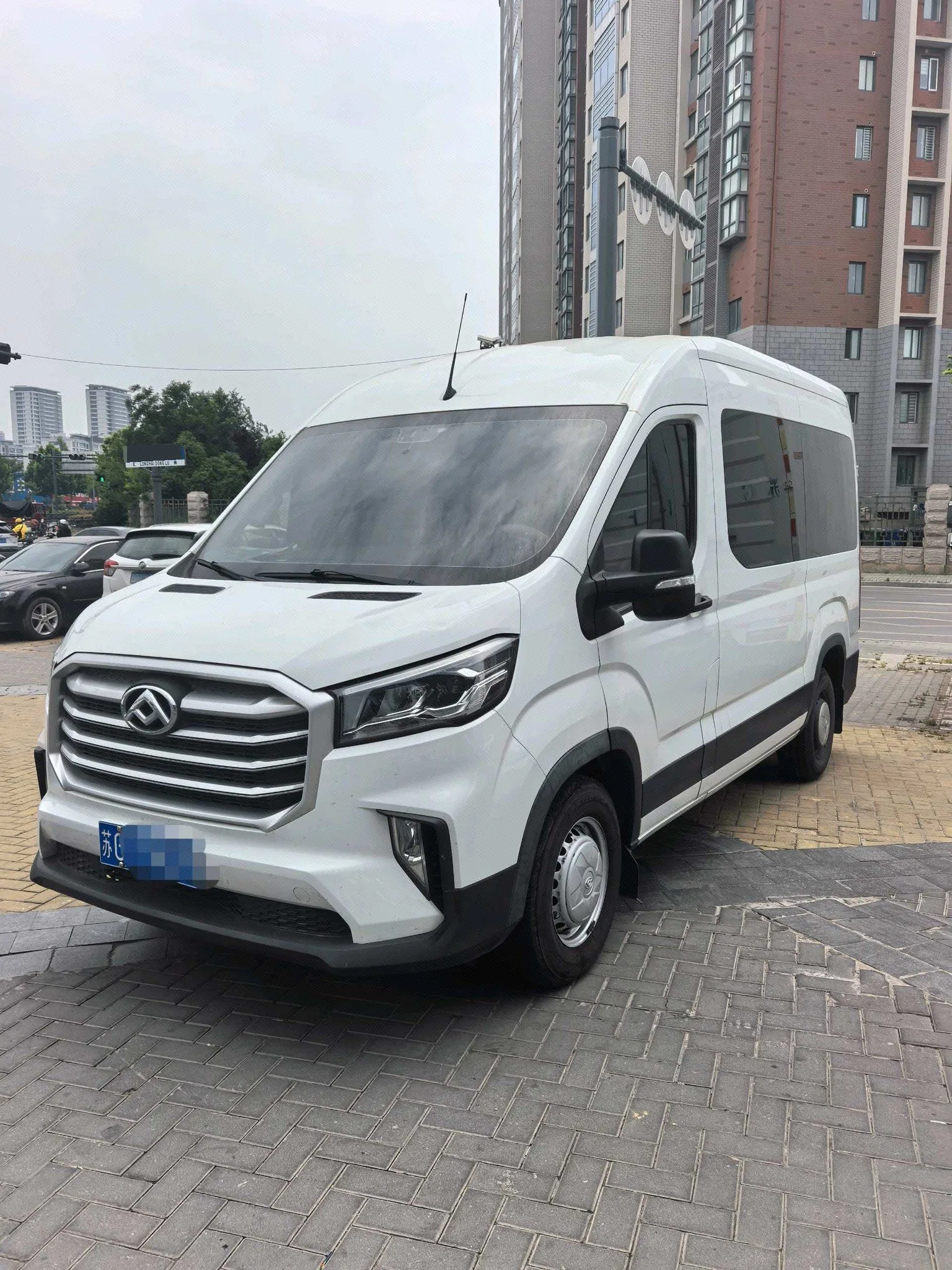 Changjiang 2022 V90 2.0T Sequential Transmission, Yunjie Front-Wheel Drive, Short Wheelbase, Medium Roof, Single Rear Tire, 6-Seater, Manual Transmission