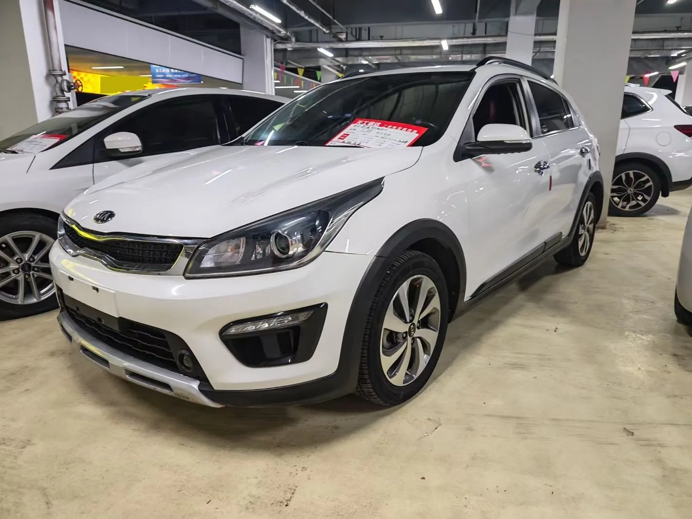 2018 KX CROSS 1.6L Automatic with Panoramic Sunroof