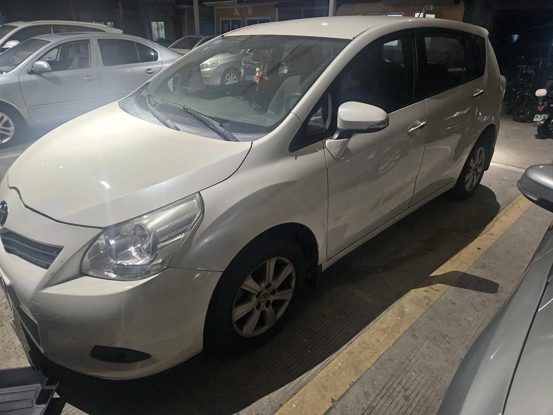 Yizhi 2014 Star Glory 180E CVT Elite Edition