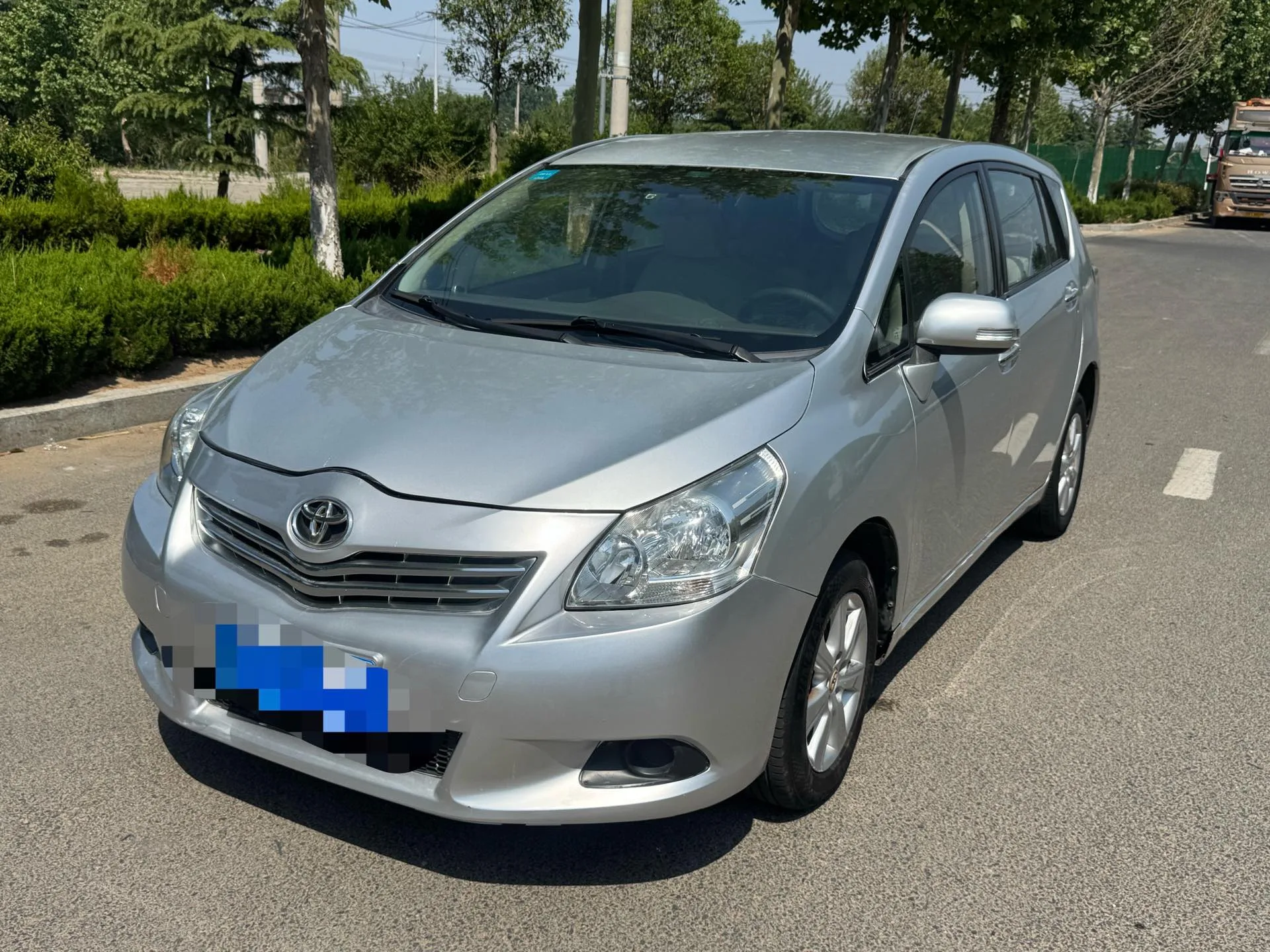 Yizhi 2011 180G CVT Luxury Edition