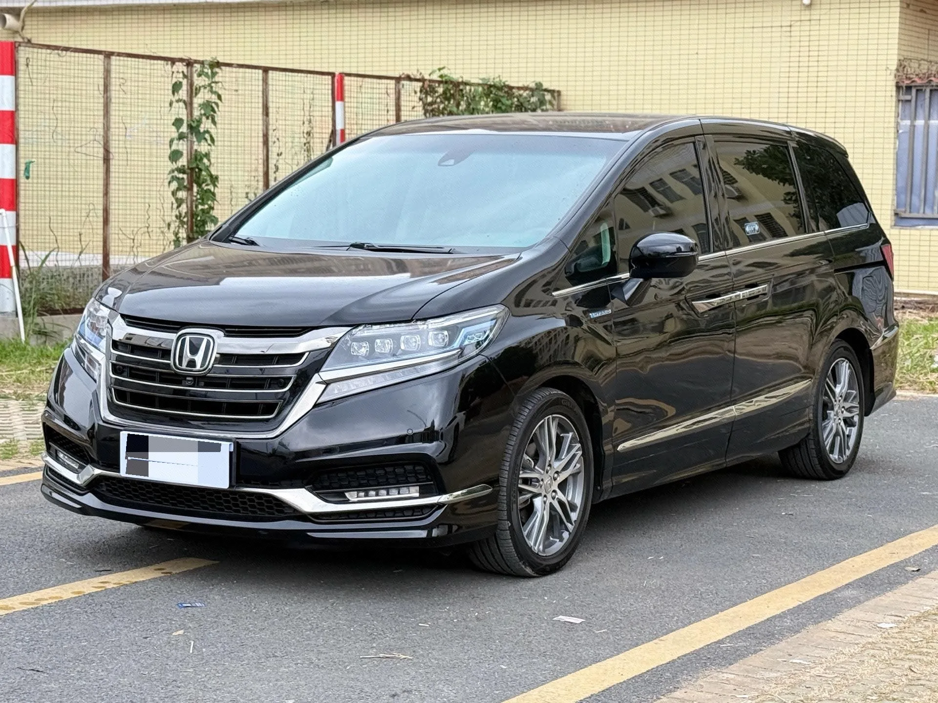 Elysion 2019 2.0L Hybrid Supreme Edition