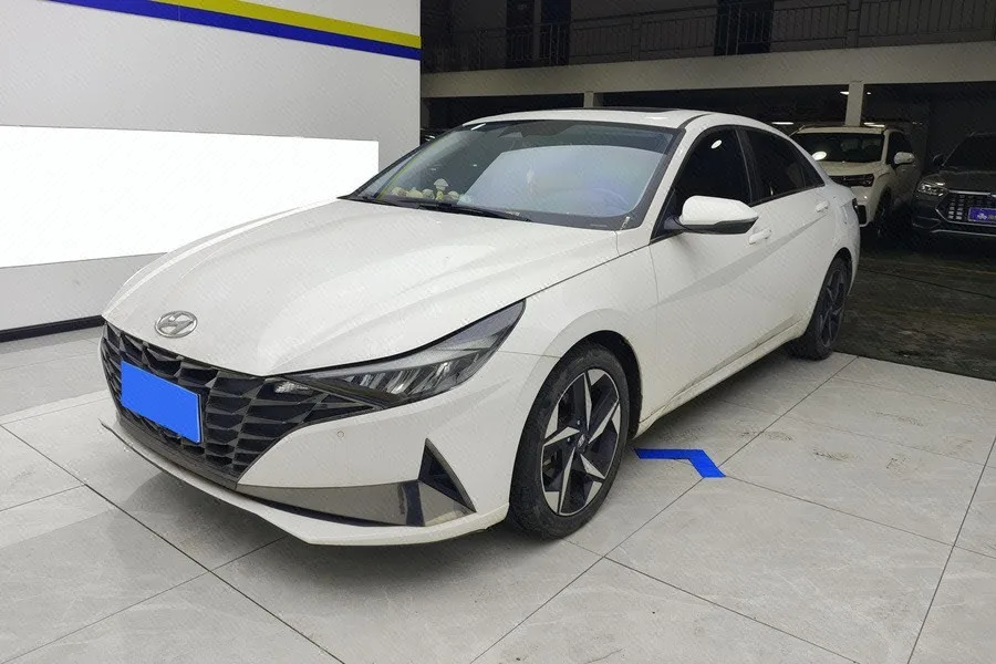 Hyundai Elantra 2021 1.5L CVT LUX Premium Edition