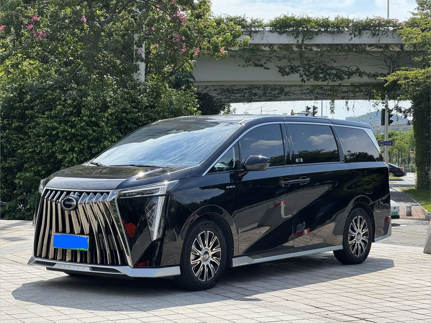 Trumpchi M8 New Energy 2024 2.0TM Plug-in Hybrid Basic Model