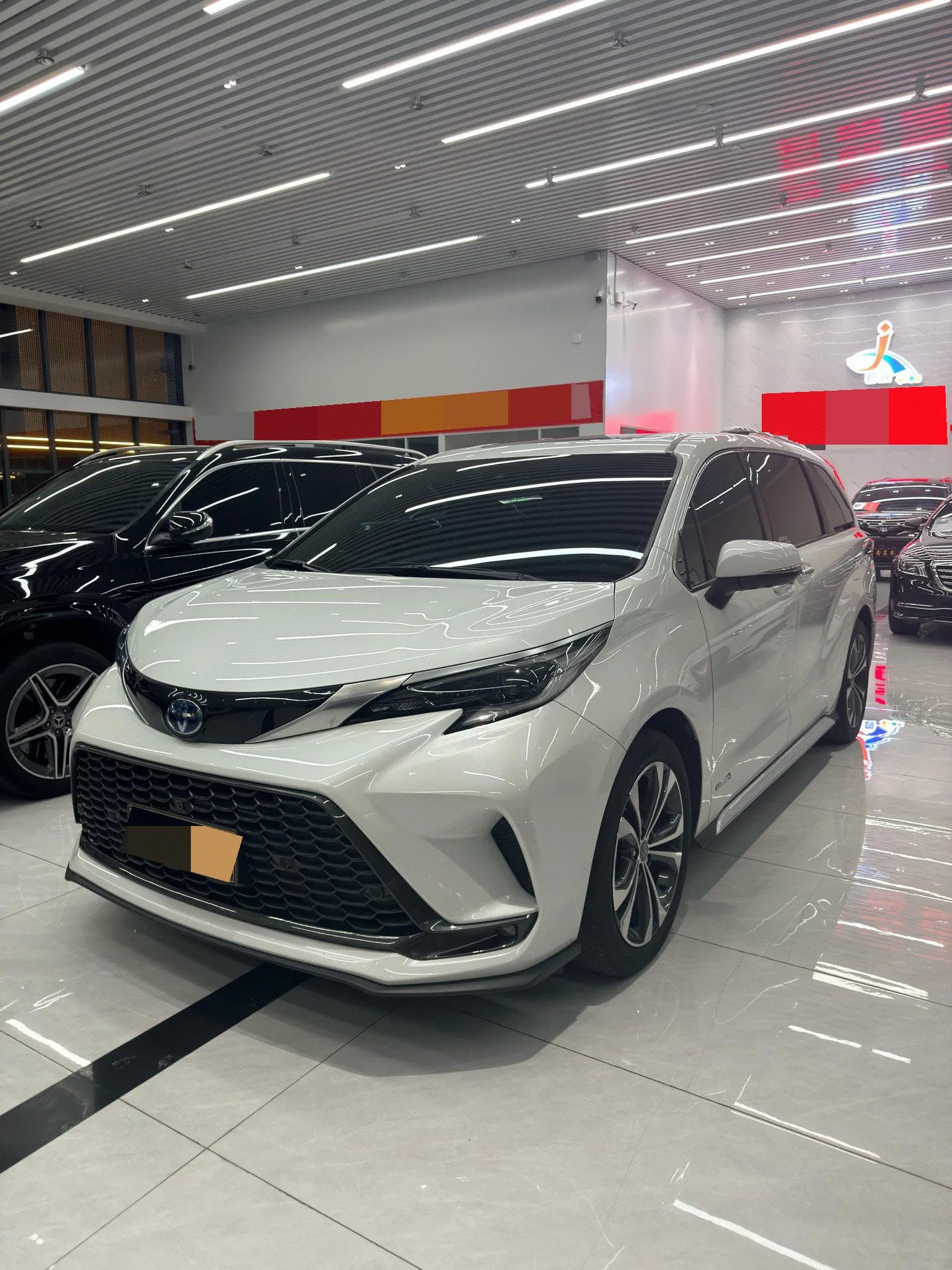Toyota 2023 Grandeur Hybrid 2.5 CVT Premium Plus Automatic