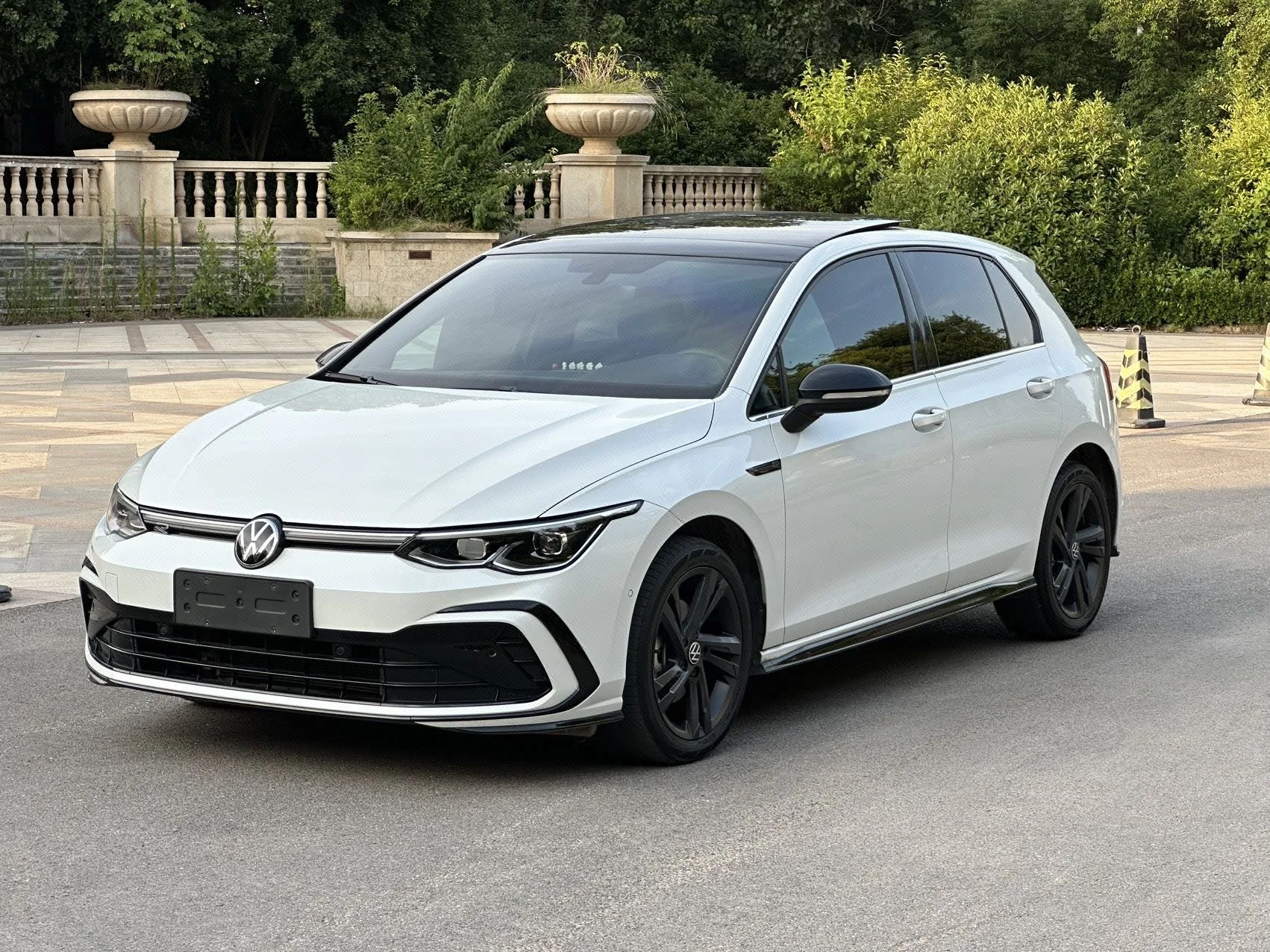 Volkswagen 2023 Golf 8 R-Line 1.4TSI 280TSI Lite Automatic