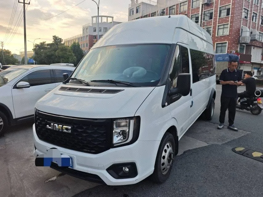 江铃福顺 2023款 2.0T 自动长轴高顶商运型厢式运输车3座
