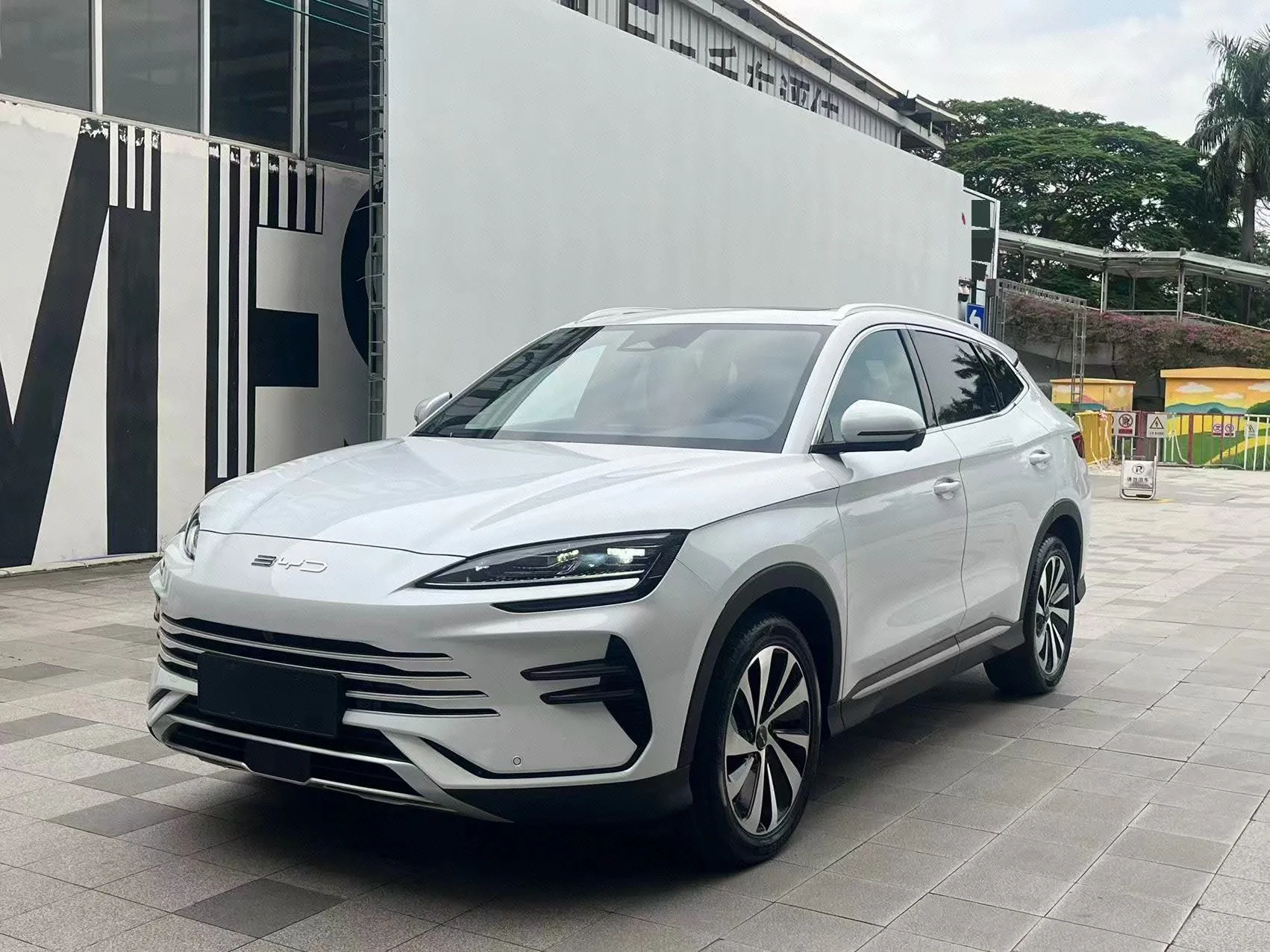BYD 2023 Song PLUS DM-i 1.5 CVT Champion Edition 110KM Flagship PLUS Automatic