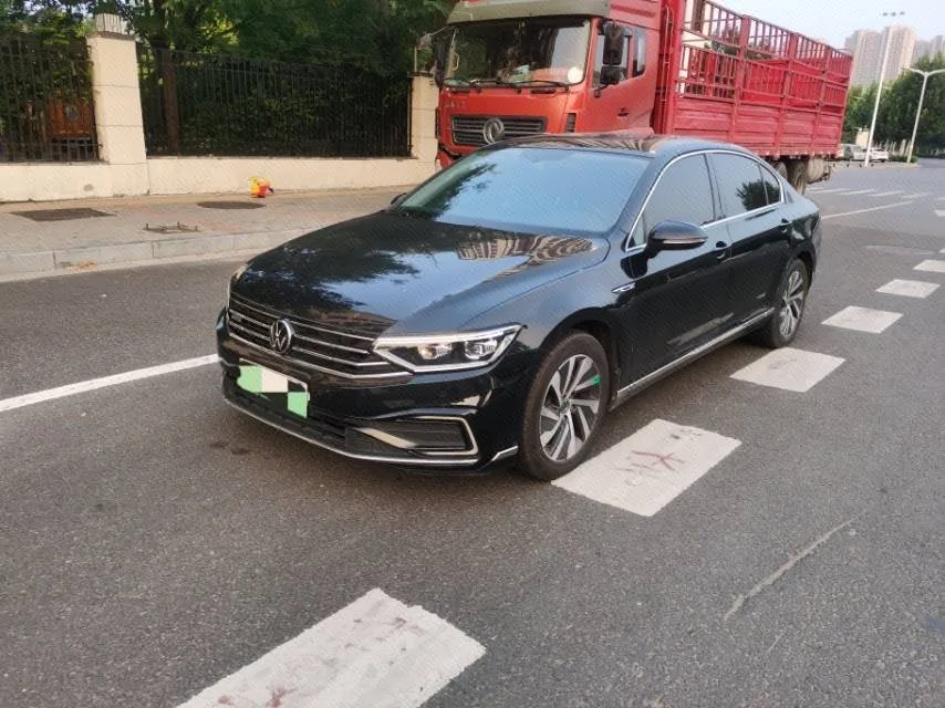 2022 Volkswagen Passat GTE Plug-in Hybrid GTE Luxury Model