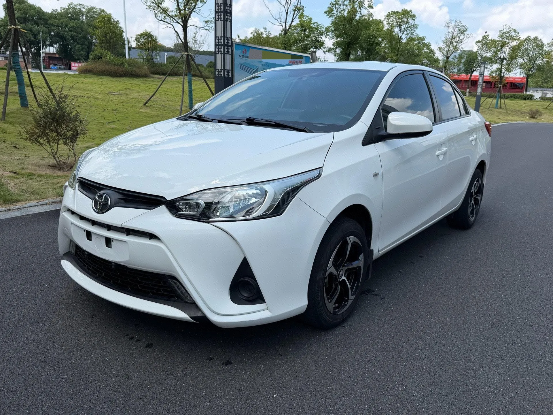 YARiS L 2021 1.5L CVT Leading Edition