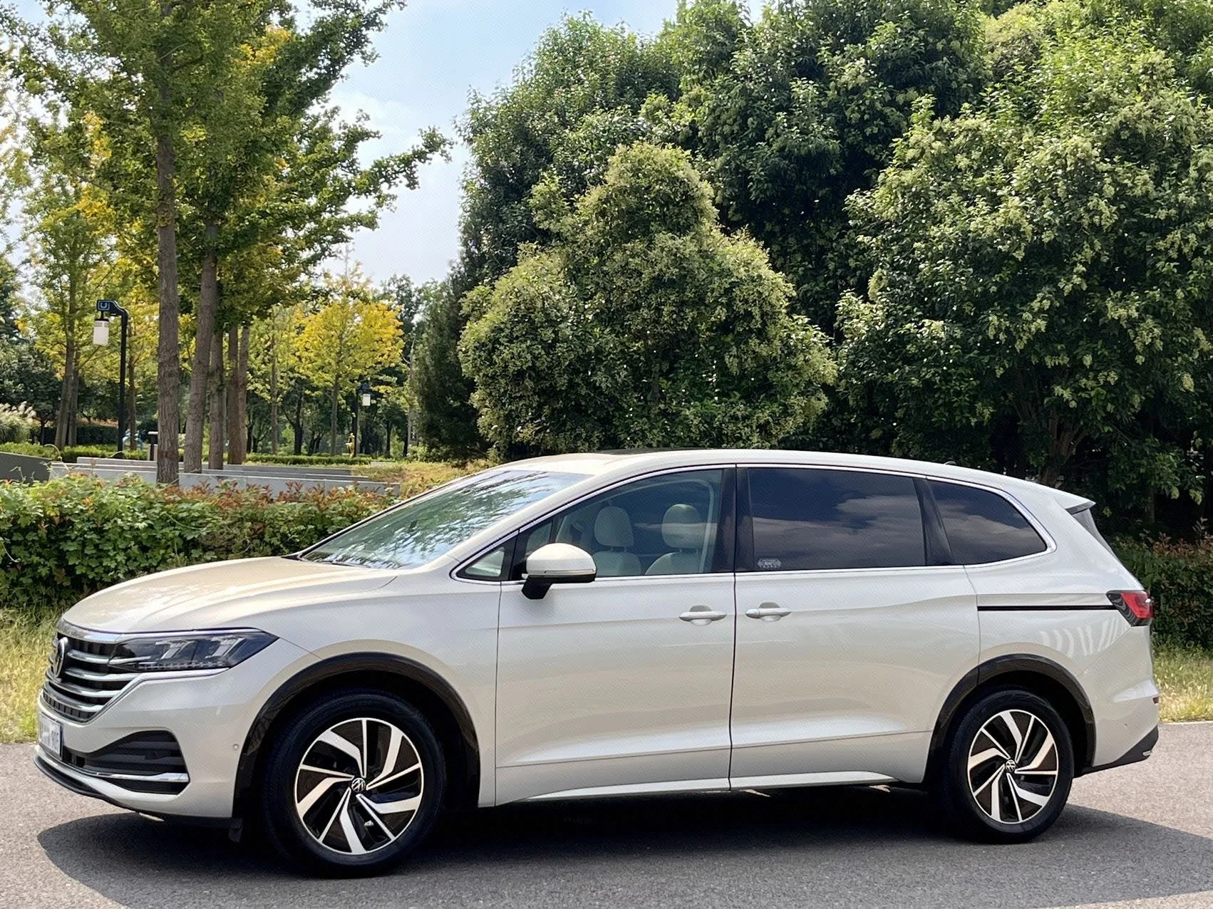 Volkswagen 2024 Viloran 2.0TSI 330TSI Luxury Edition Automatic