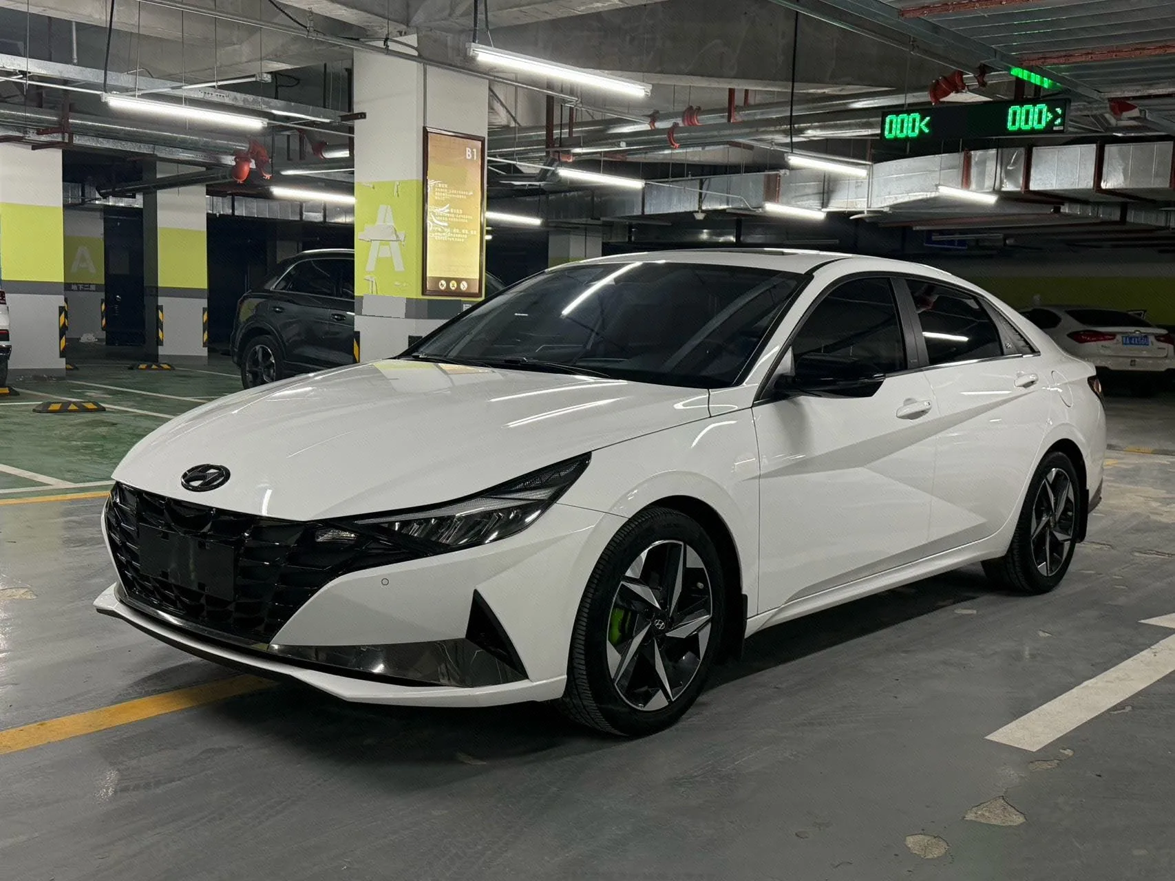 Hyundai Elantra 2022 1.5L CVT LUX Premium Edition