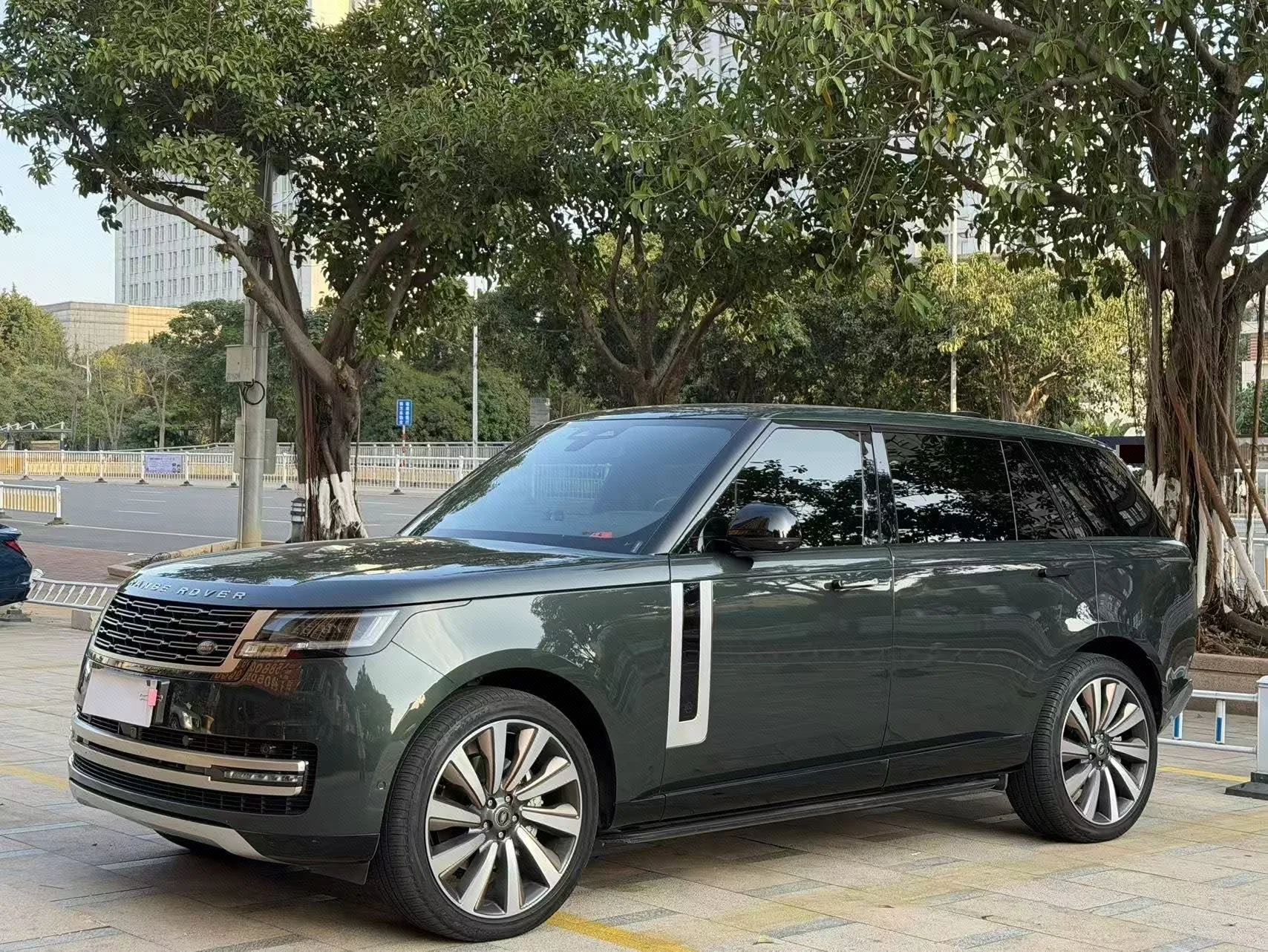 Range Rover 2024 3.0 L6 400PS Grand Long Wheelbase 7-Seater